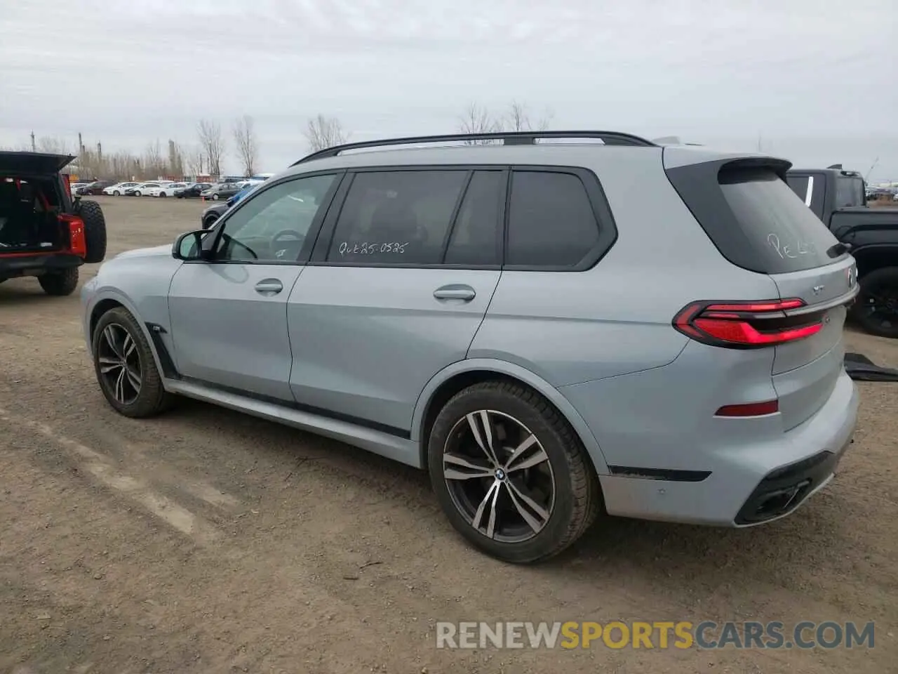 2 fotografías del automóvil dañado 5UX33EM0XR9S46475 BMW X7 M60I 2024