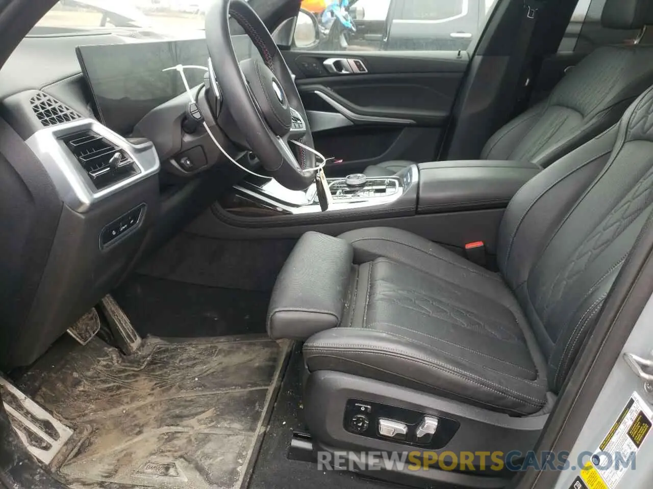 7 fotografías del automóvil dañado 5UX33EM0XR9S46475 BMW X7 M60I 2024