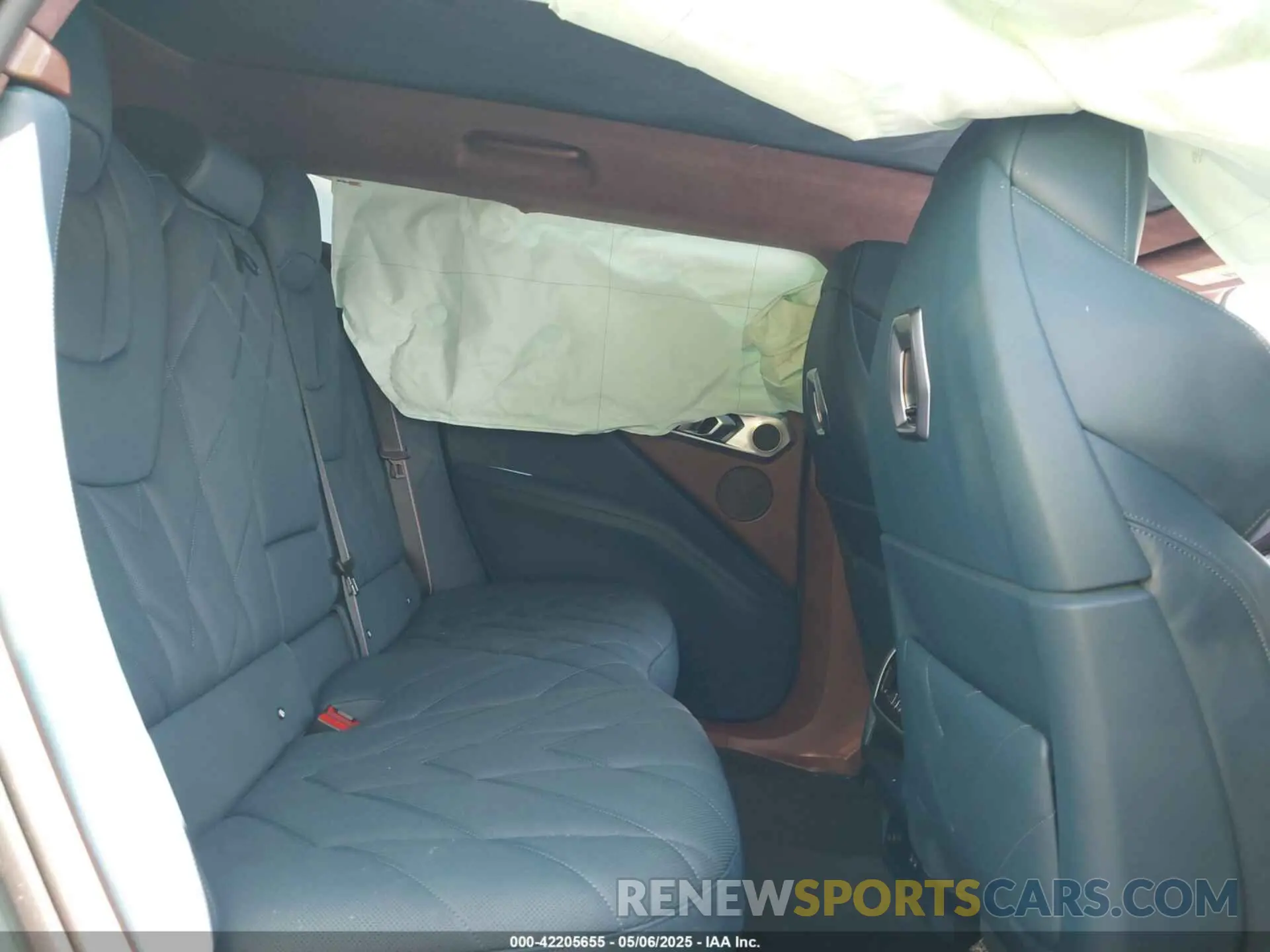 8 fotografías del automóvil dañado 5YM23CS00P9R58616 BMW XM 2023