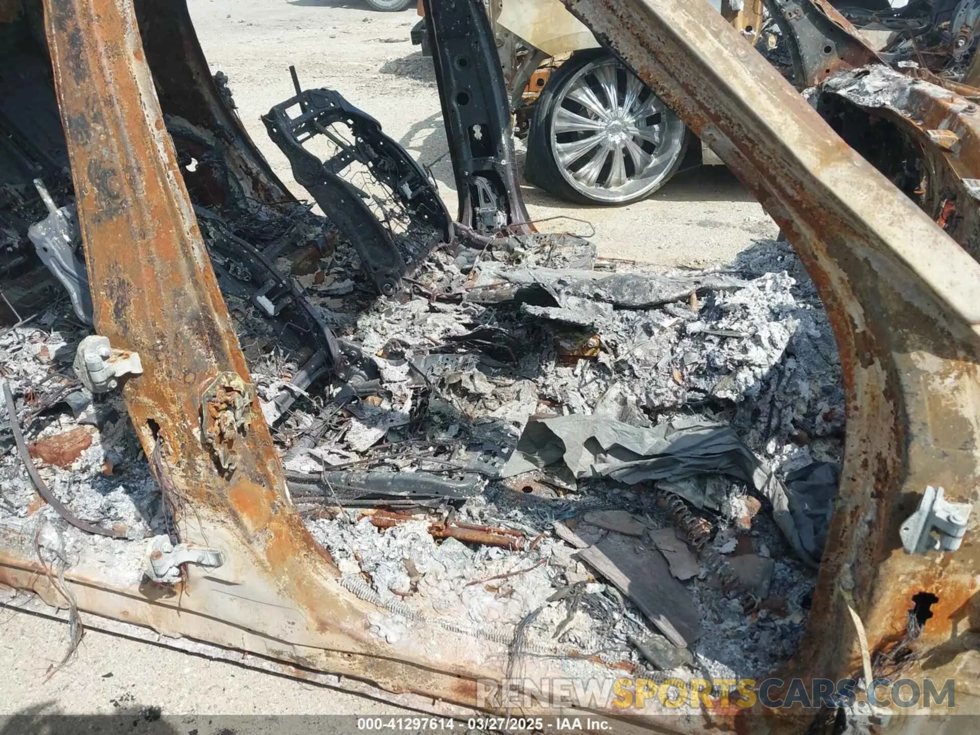 5 fotografías del automóvil dañado 5YM23CS03P9S42986 BMW XM 2023