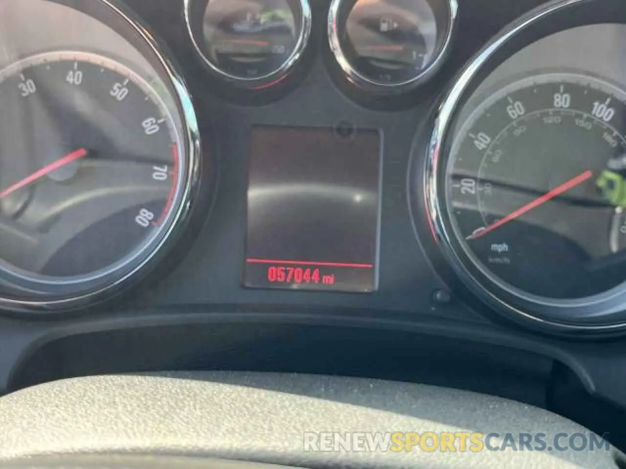 8 fotografías del automóvil dañado W04WH3N56KG370754 BUICK CASCADA 2019