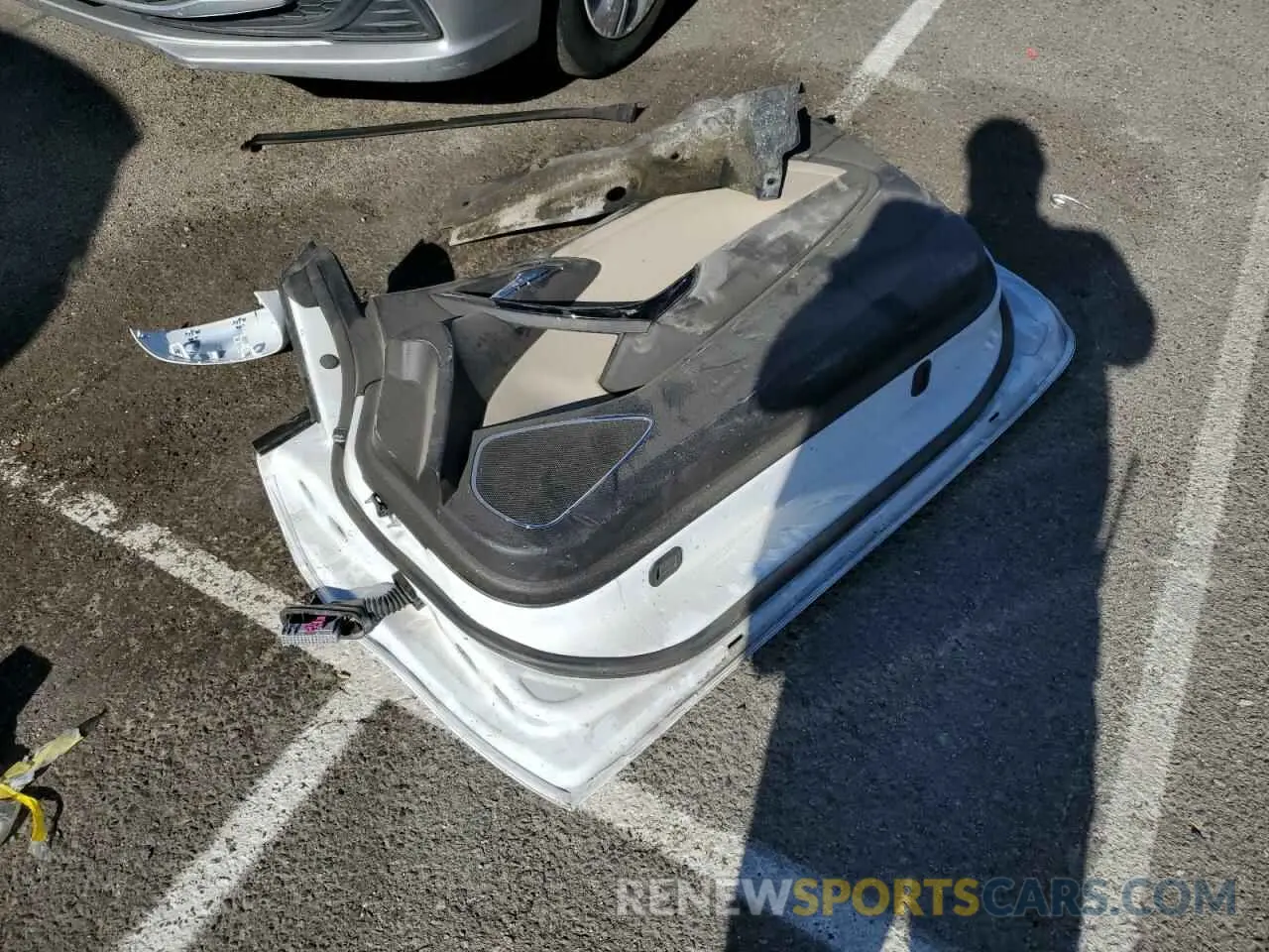 12 fotografías del automóvil dañado W04WH3N59KG300472 BUICK CASCADA 2019