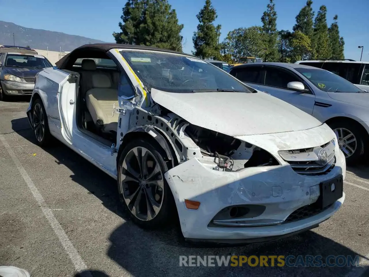4 fotografías del automóvil dañado W04WH3N59KG300472 BUICK CASCADA 2019