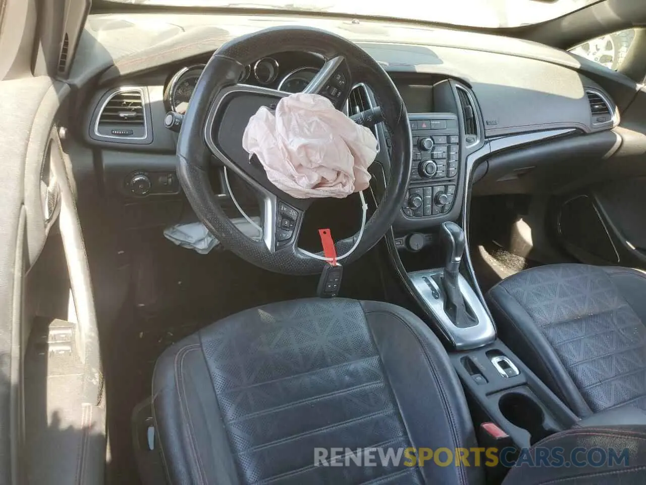8 fotografías del automóvil dañado W04WJ3N5XKG332318 BUICK CASCADA 2019