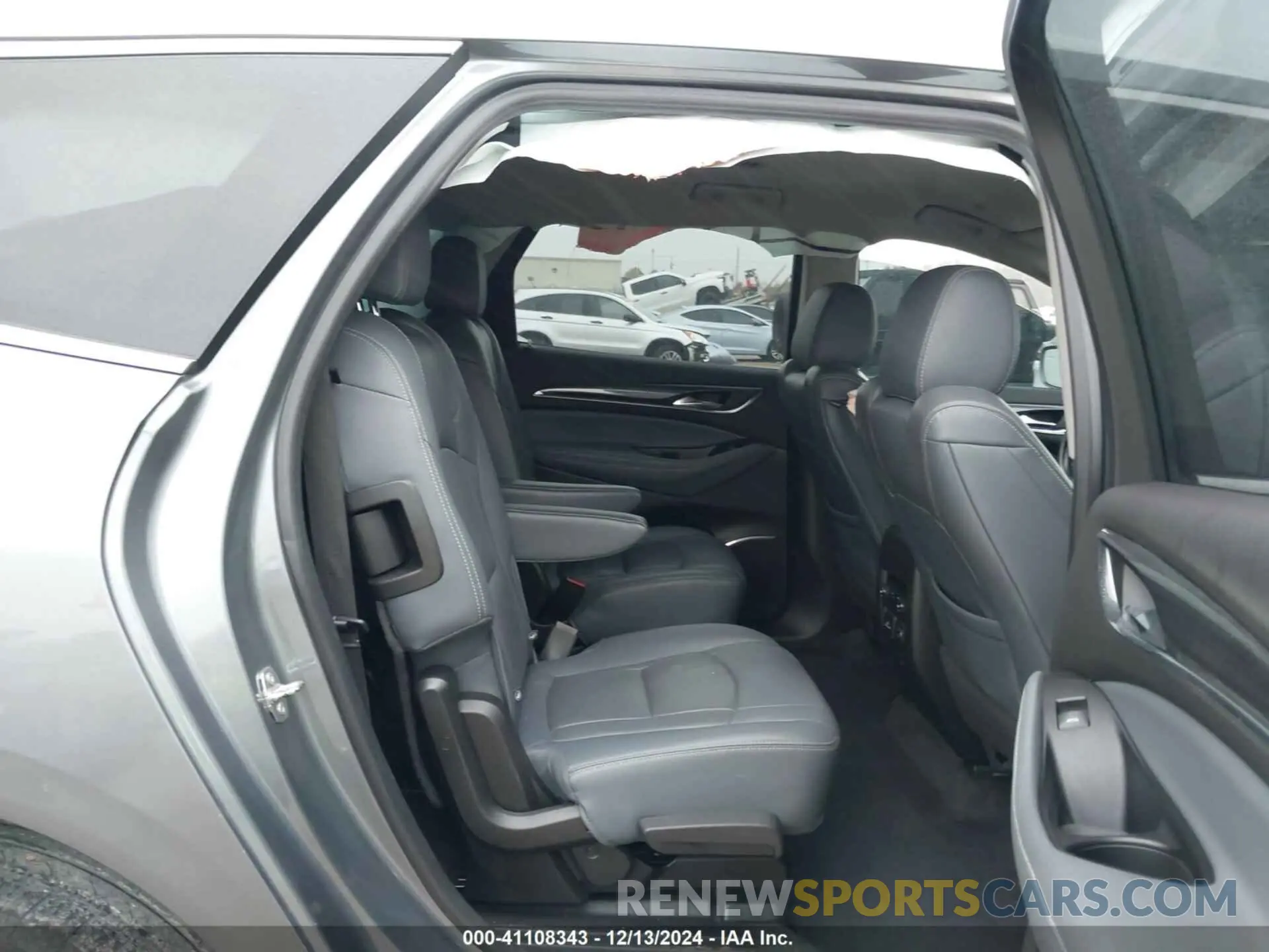 8 fotografías del automóvil dañado 5GAERBKW0KJ125913 BUICK ENCLAVE 2019