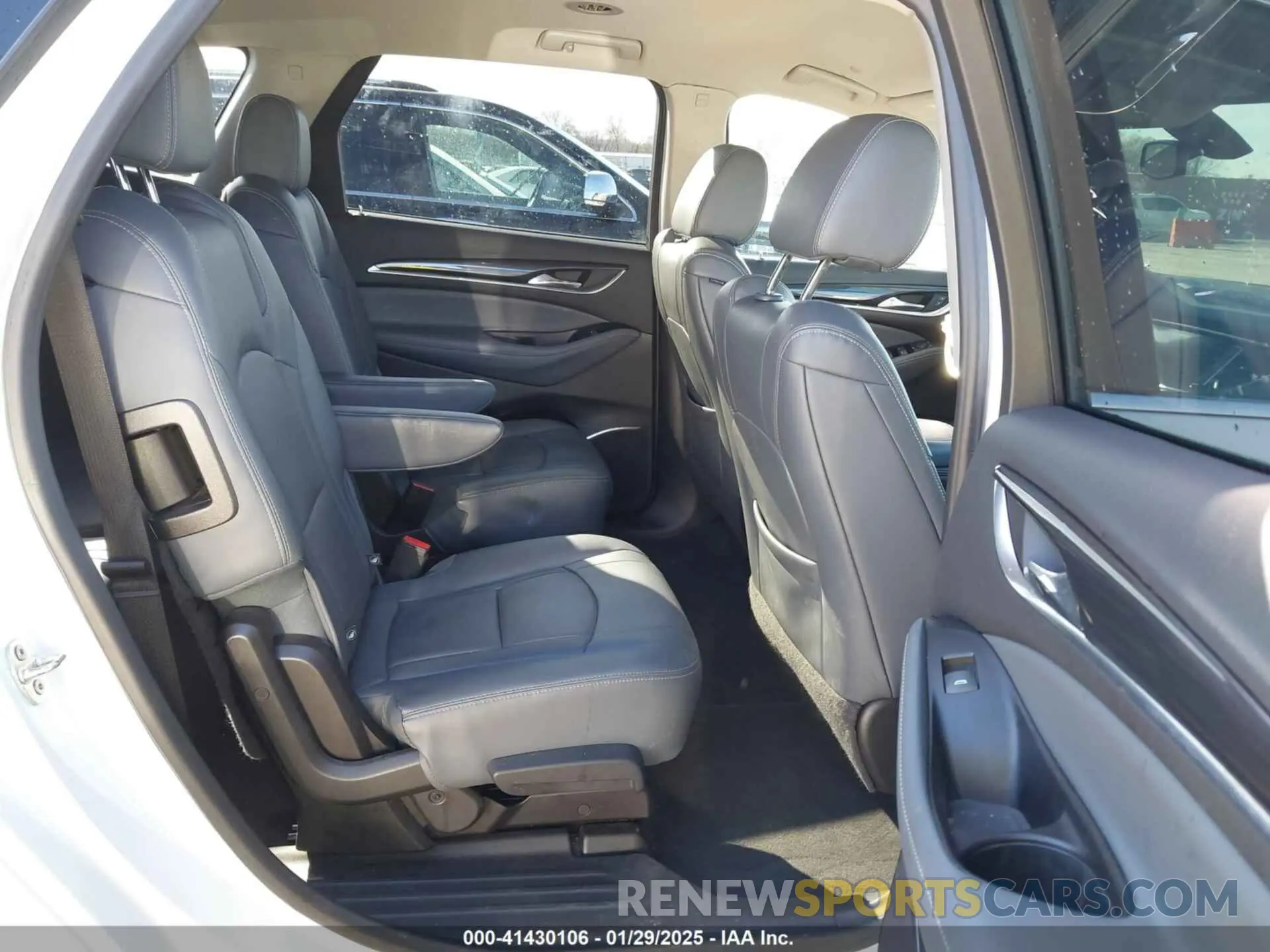8 fotografías del automóvil dañado 5GAERBKW3KJ312806 BUICK ENCLAVE 2019