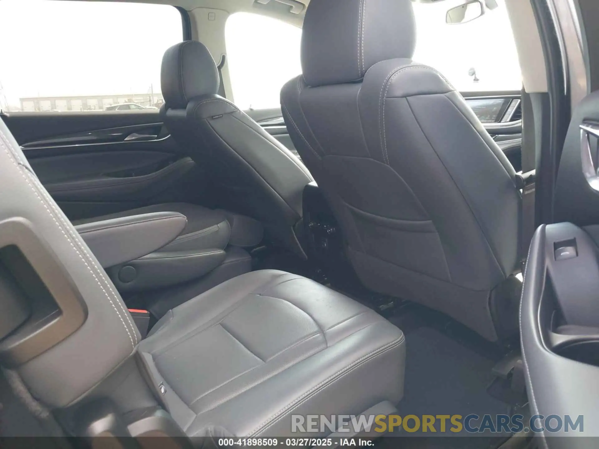 8 fotografías del automóvil dañado 5GAERBKW6KJ169690 BUICK ENCLAVE 2019