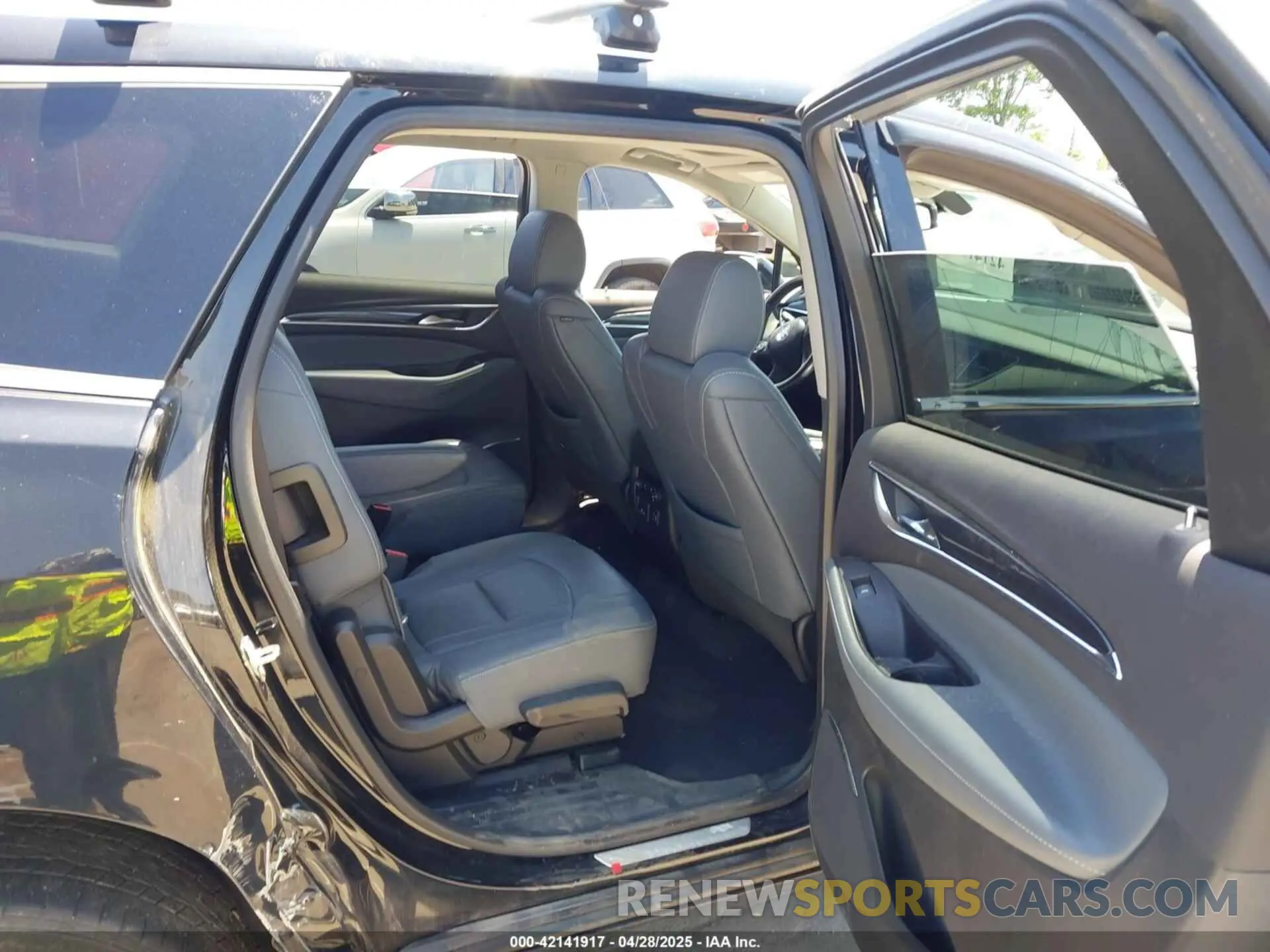 8 fotografías del automóvil dañado 5GAERBKW4LJ292650 BUICK ENCLAVE 2020