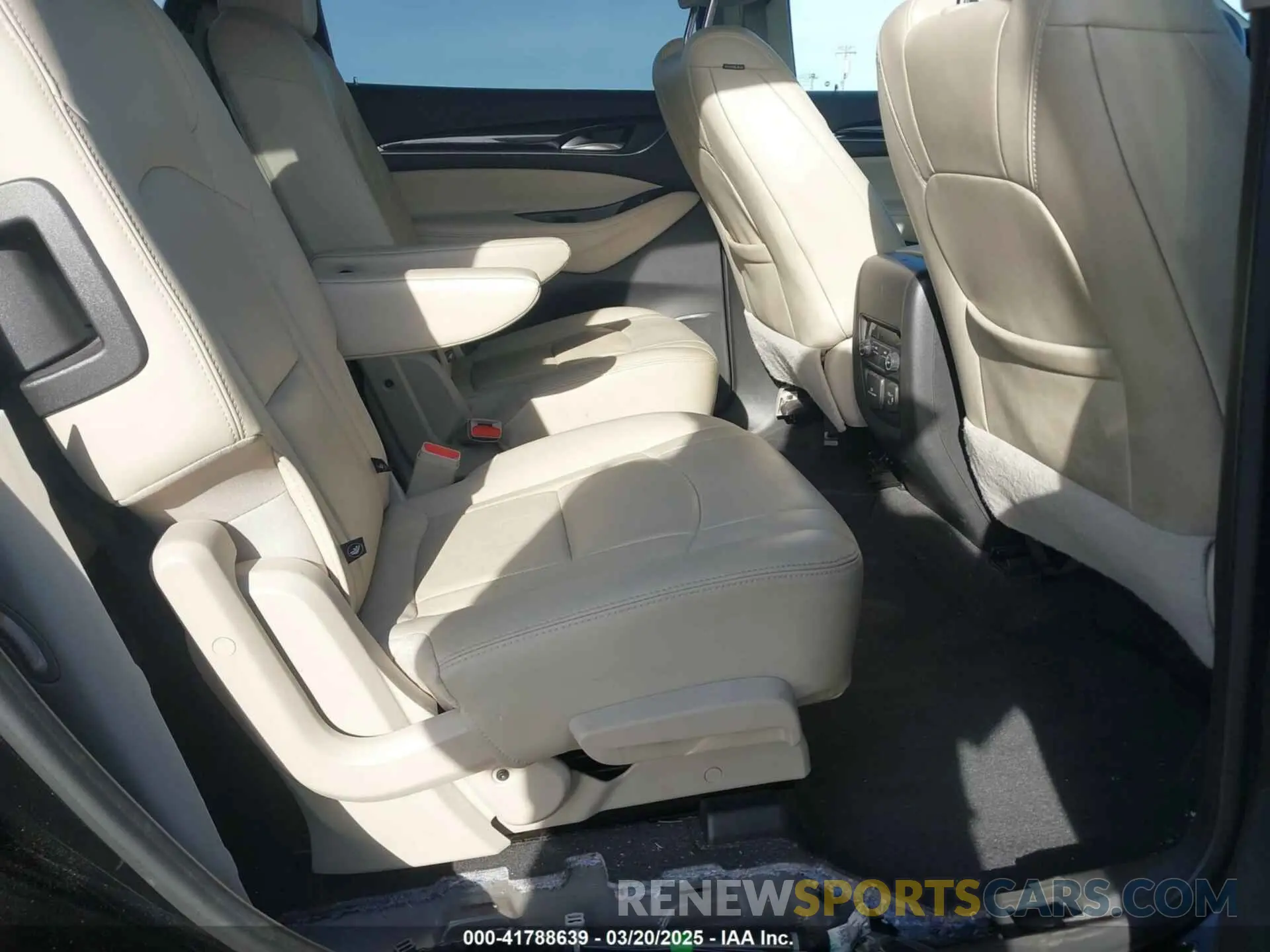 8 fotografías del automóvil dañado 5GAERBKWXLJ228614 BUICK ENCLAVE 2020
