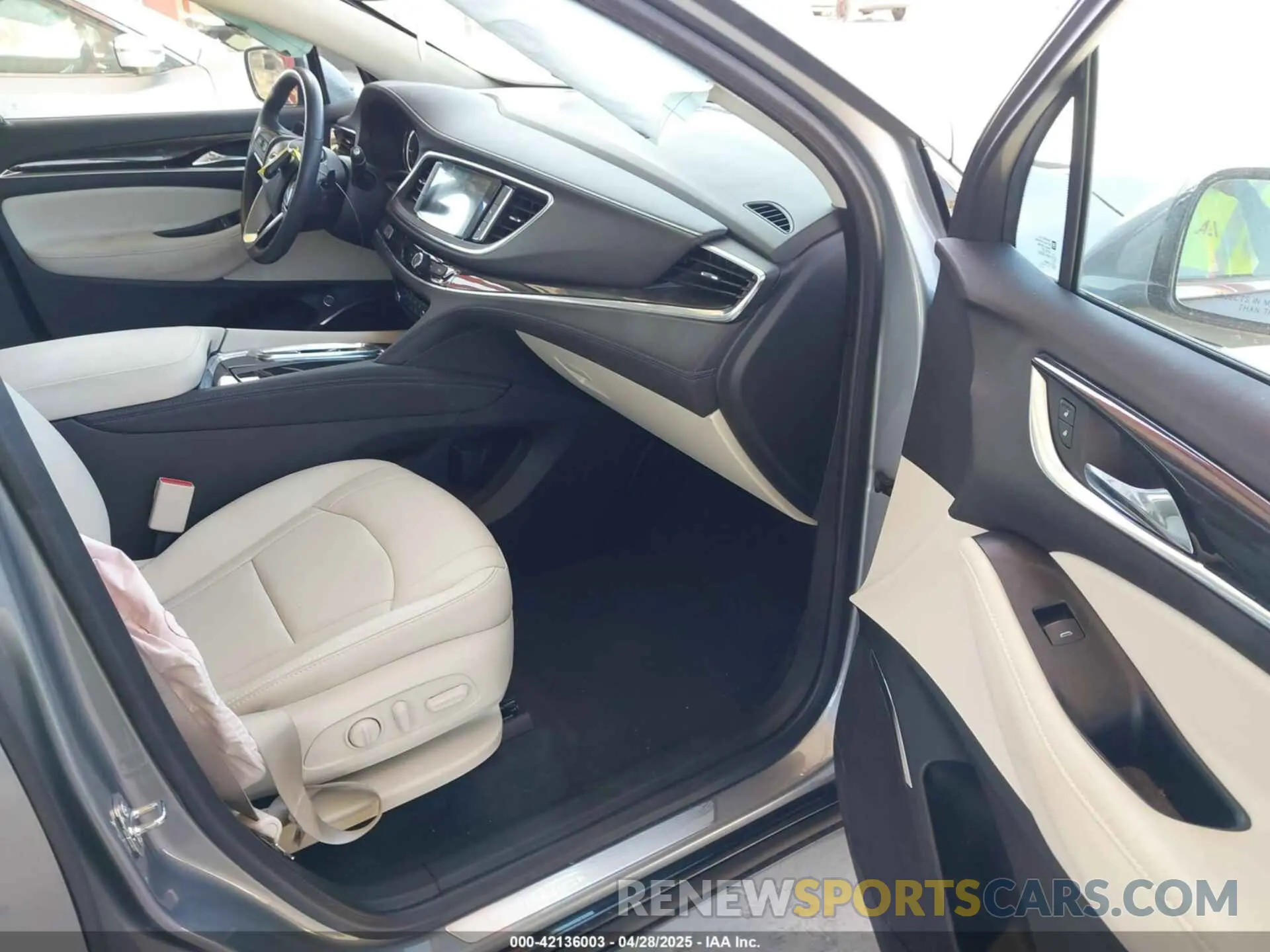 5 fotografías del automóvil dañado 5GAERBKW1PJ239992 BUICK ENCLAVE 2023