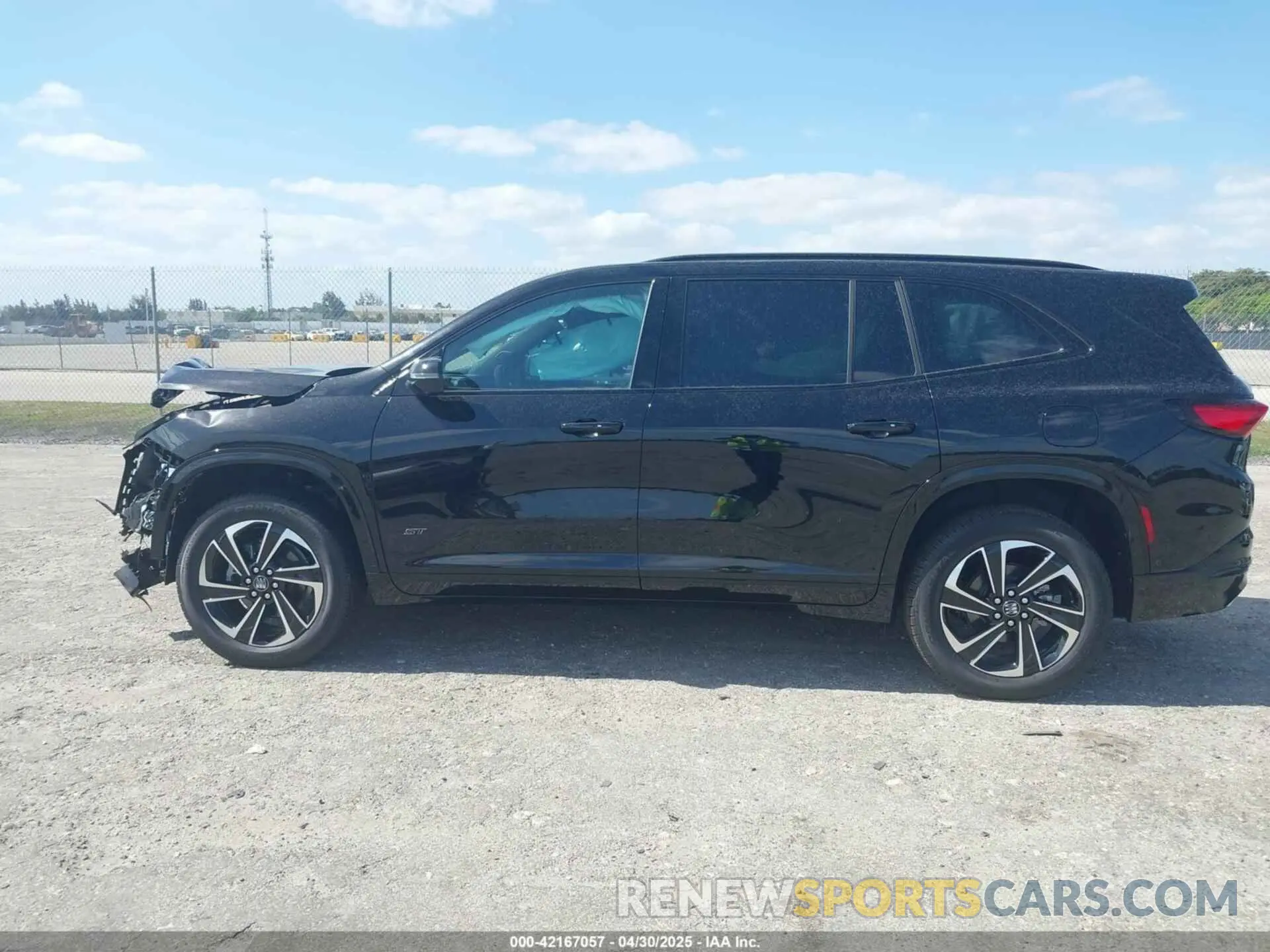 14 fotografías del automóvil dañado 5GAERBRS9SJ150568 BUICK ENCLAVE 2025