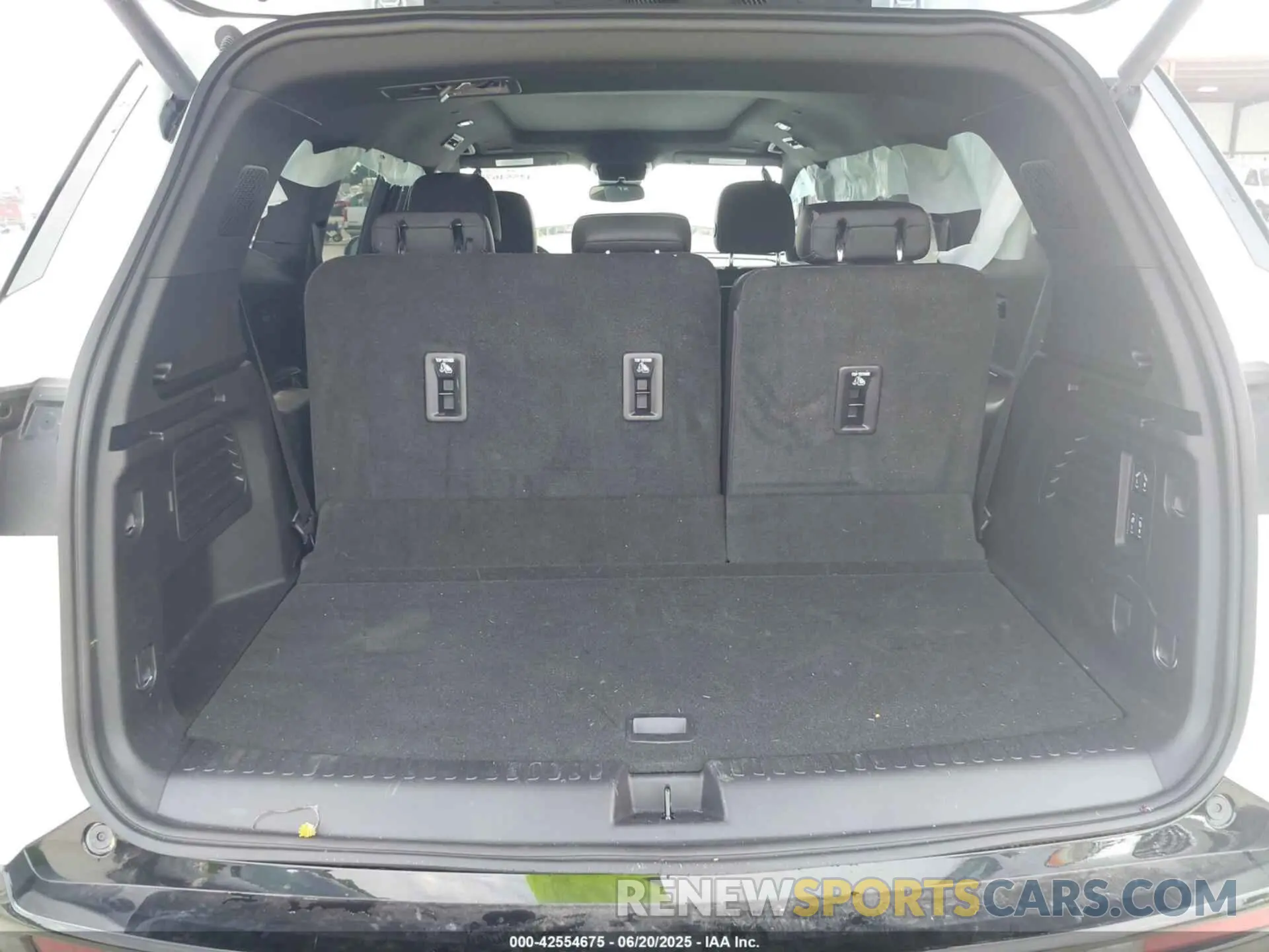 17 fotografías del automóvil dañado 5GAEVBRS3SJ241704 BUICK ENCLAVE 2025
