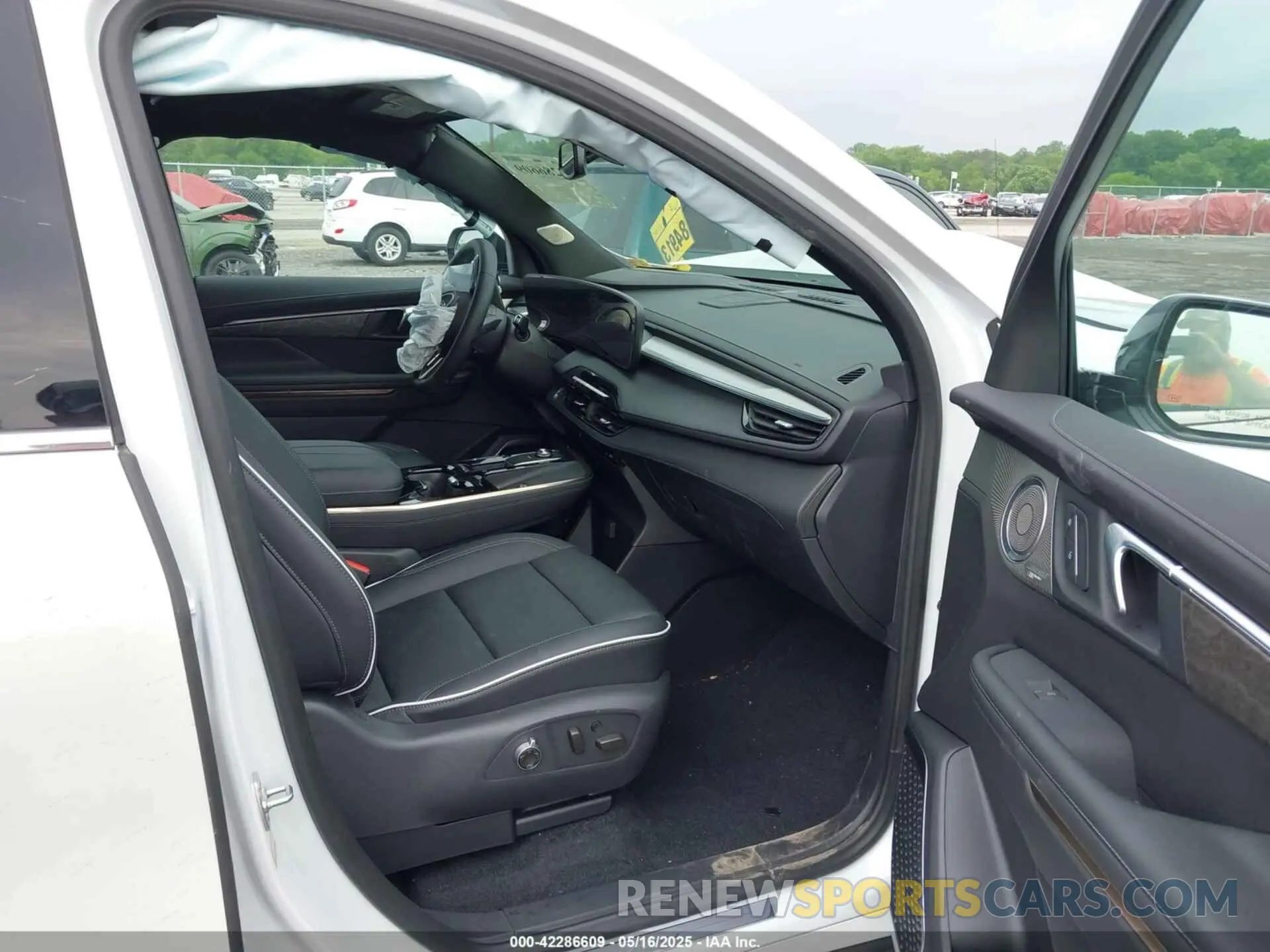 5 fotografías del automóvil dañado 5GAEVCRSXSJ110405 BUICK ENCLAVE 2025
