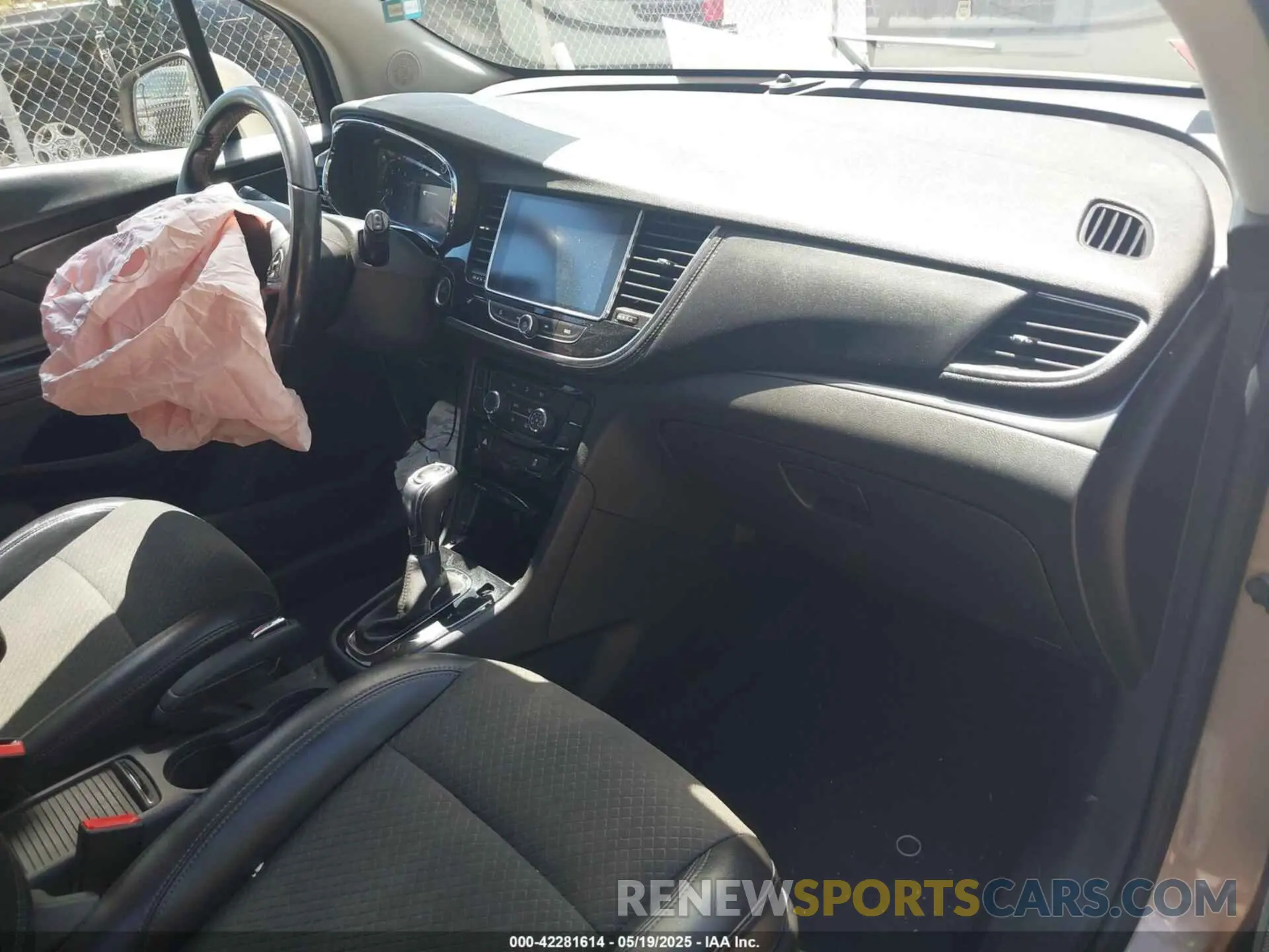 5 fotografías del automóvil dañado KL4CJASB1KB714557 BUICK ENCORE 2019