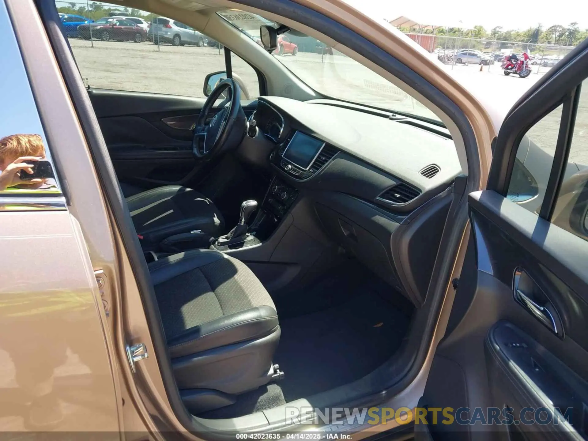 5 fotografías del automóvil dañado KL4CJASB6KB718569 BUICK ENCORE 2019
