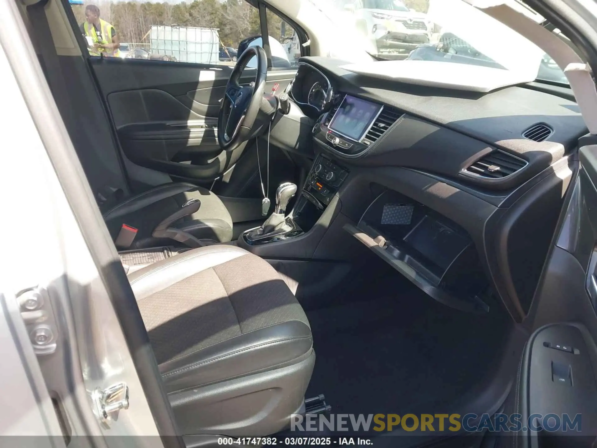 5 fotografías del automóvil dañado KL4CJASB7KB718077 BUICK ENCORE 2019