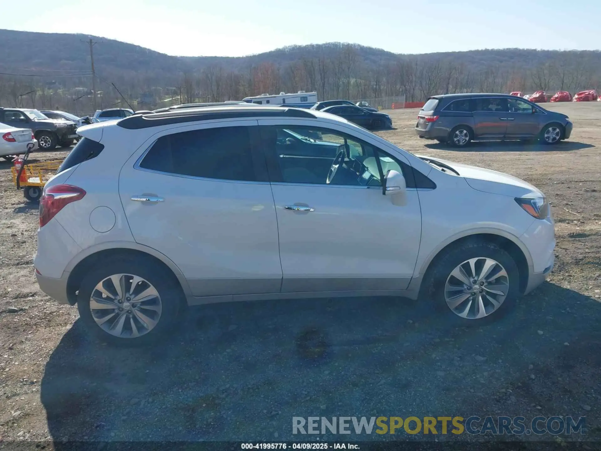13 fotografías del automóvil dañado KL4CJESB5KB808142 BUICK ENCORE 2019
