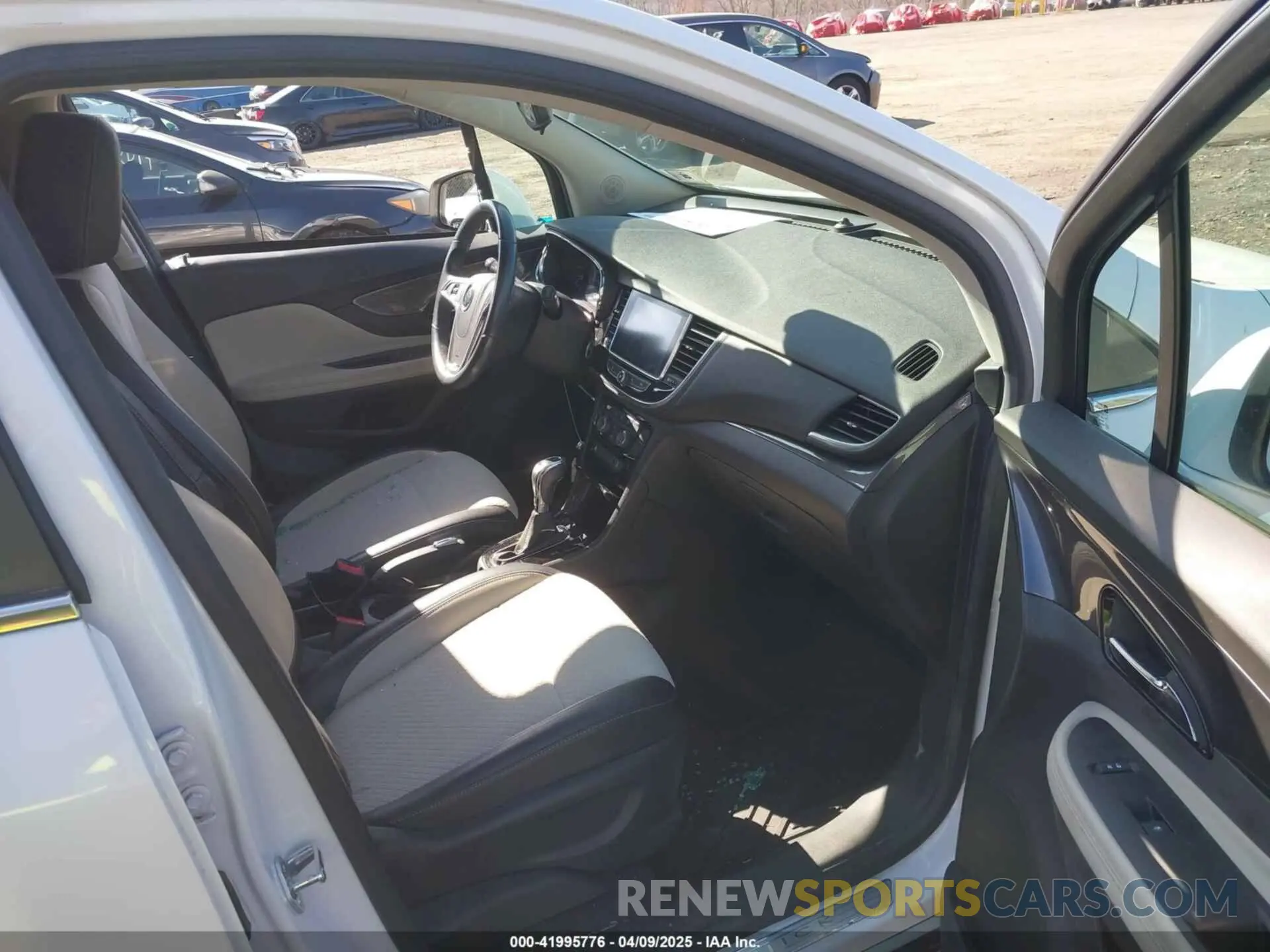 5 fotografías del automóvil dañado KL4CJESB5KB808142 BUICK ENCORE 2019