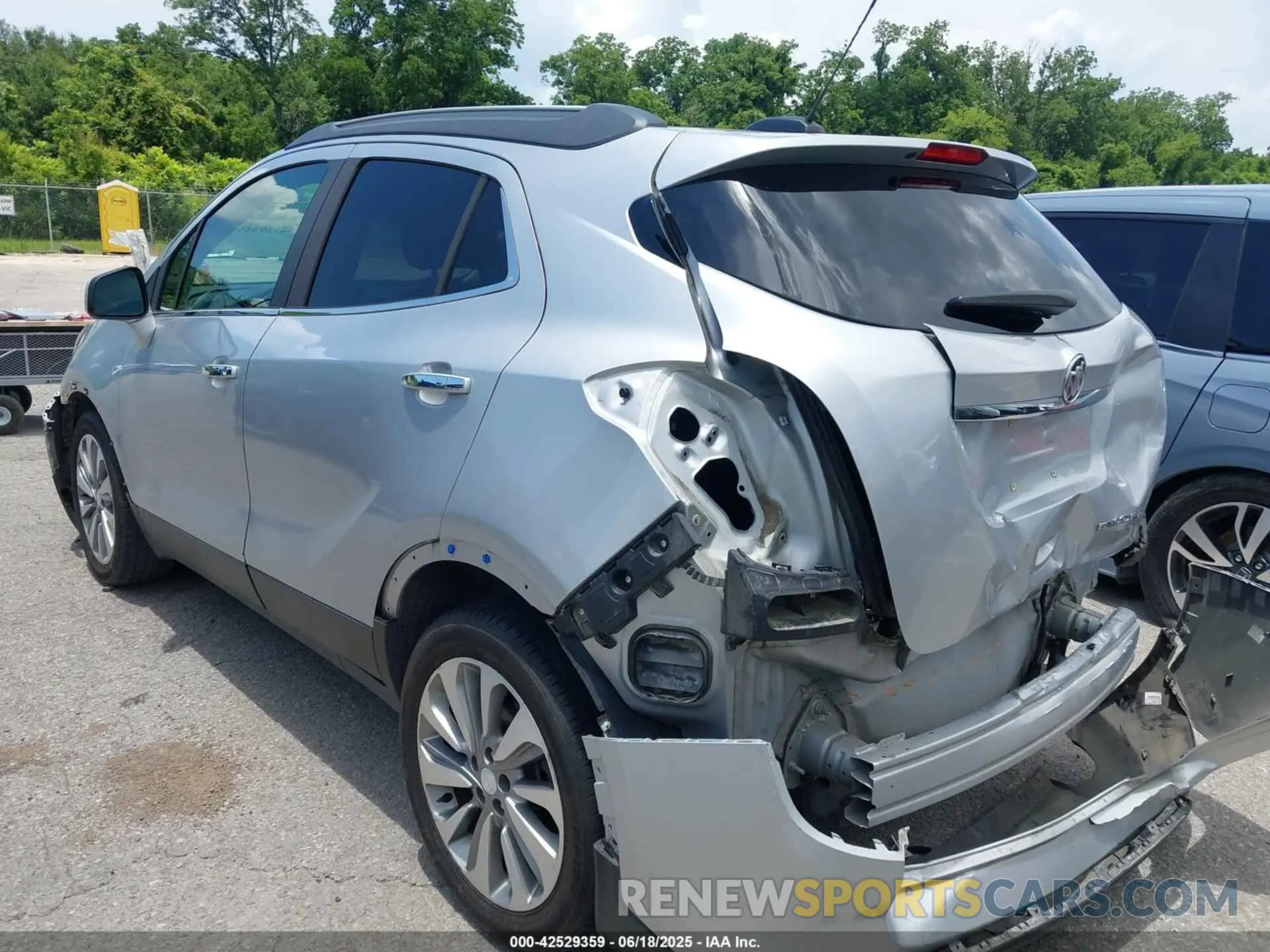 3 fotografías del automóvil dañado KL4CJASB4LB013013 BUICK ENCORE 2020
