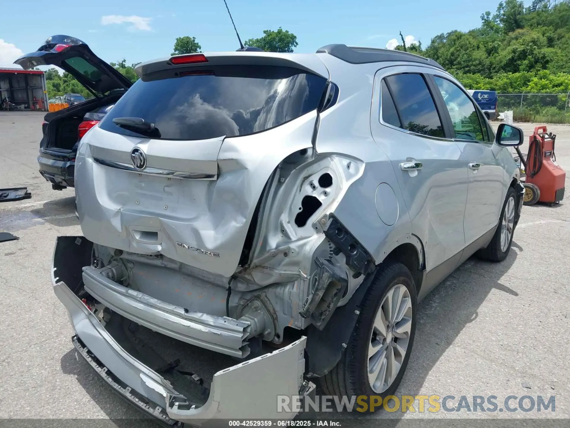4 fotografías del automóvil dañado KL4CJASB4LB013013 BUICK ENCORE 2020