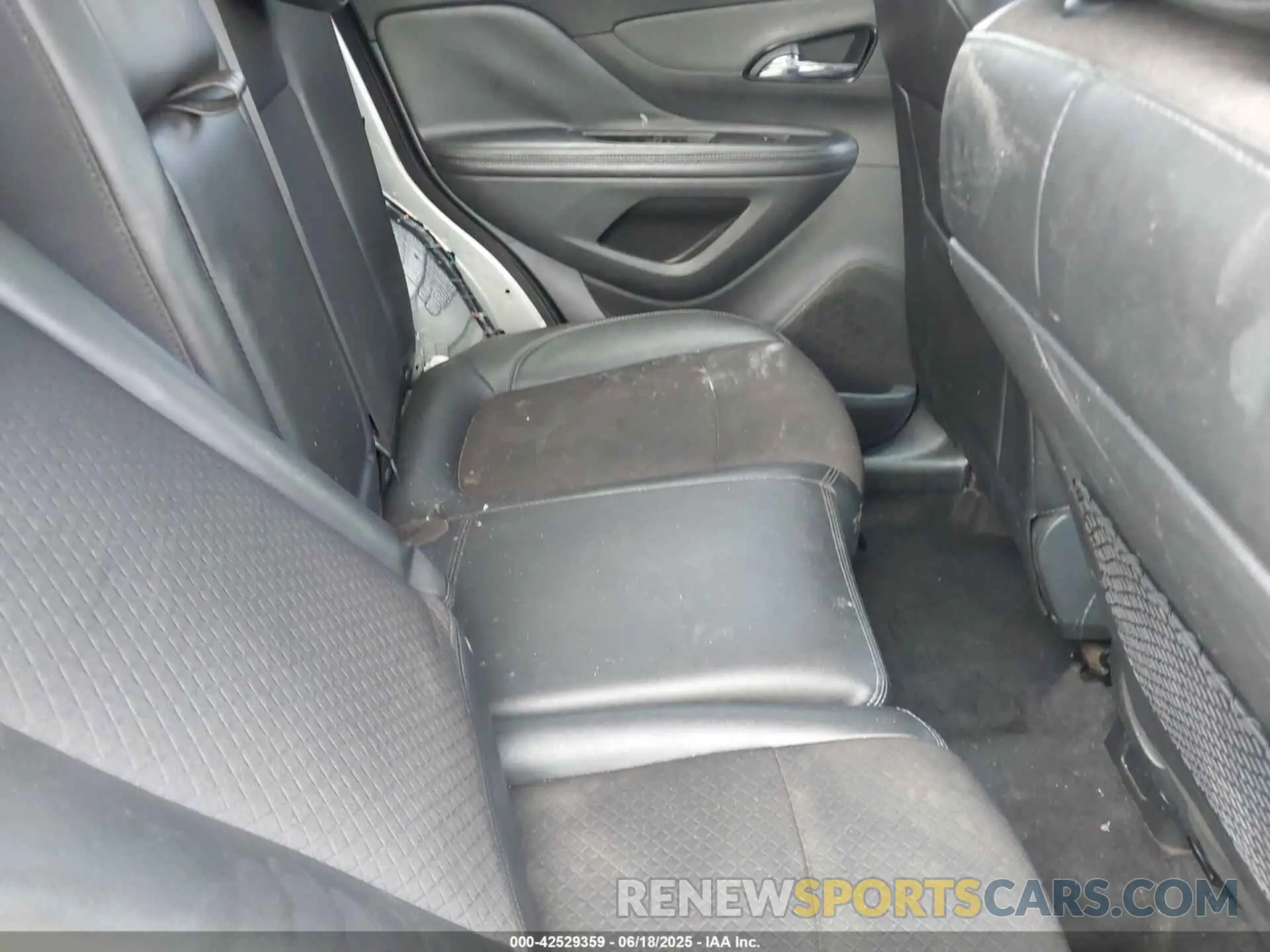 8 fotografías del automóvil dañado KL4CJASB4LB013013 BUICK ENCORE 2020