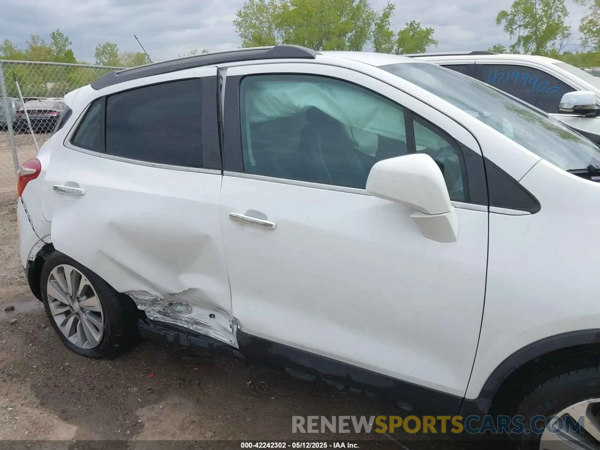 14 fotografías del automóvil dañado KL4CJESB4LB061053 BUICK ENCORE 2020