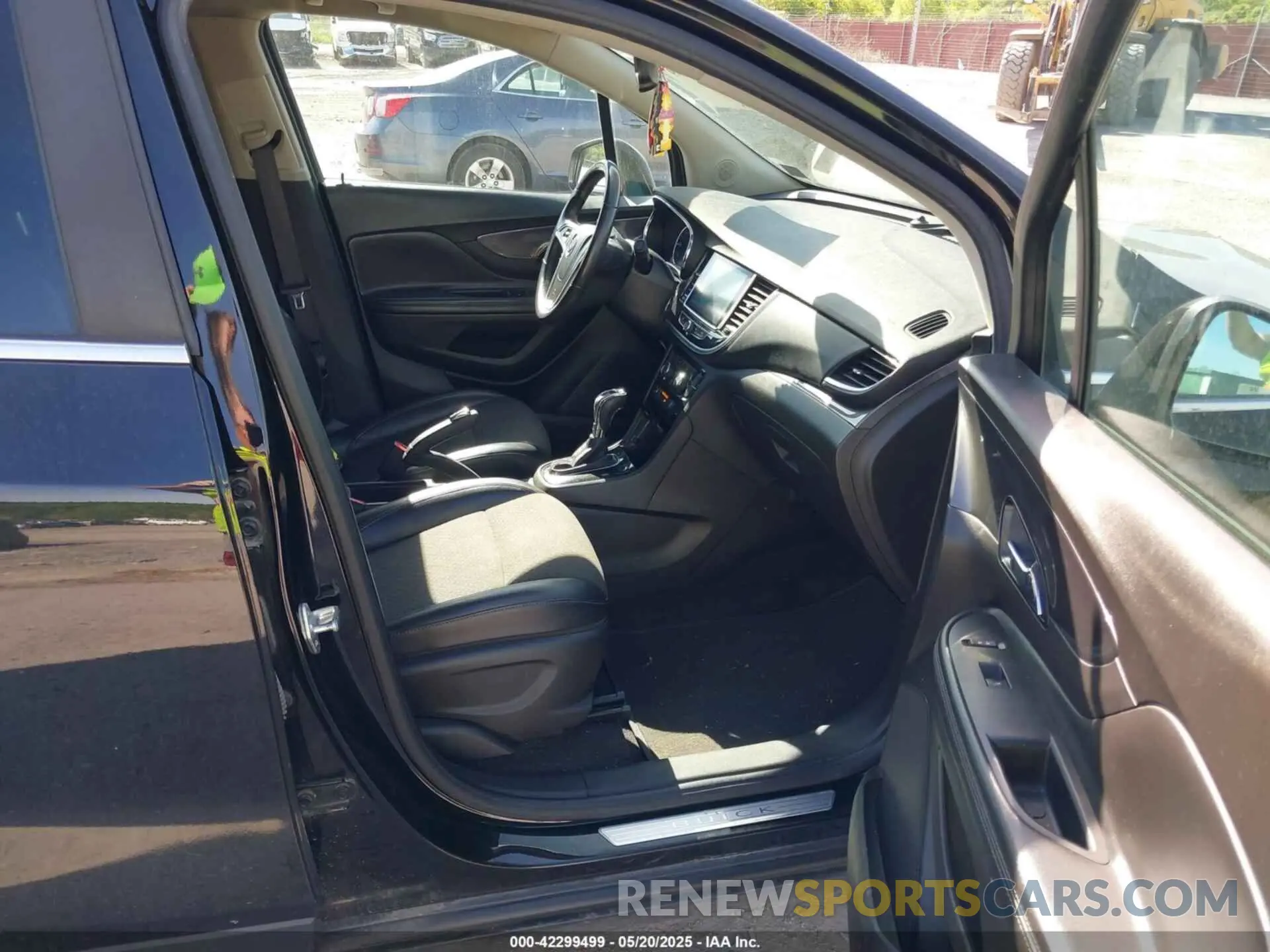 5 fotografías del automóvil dañado KL4CJESB2MB325002 BUICK ENCORE 2021