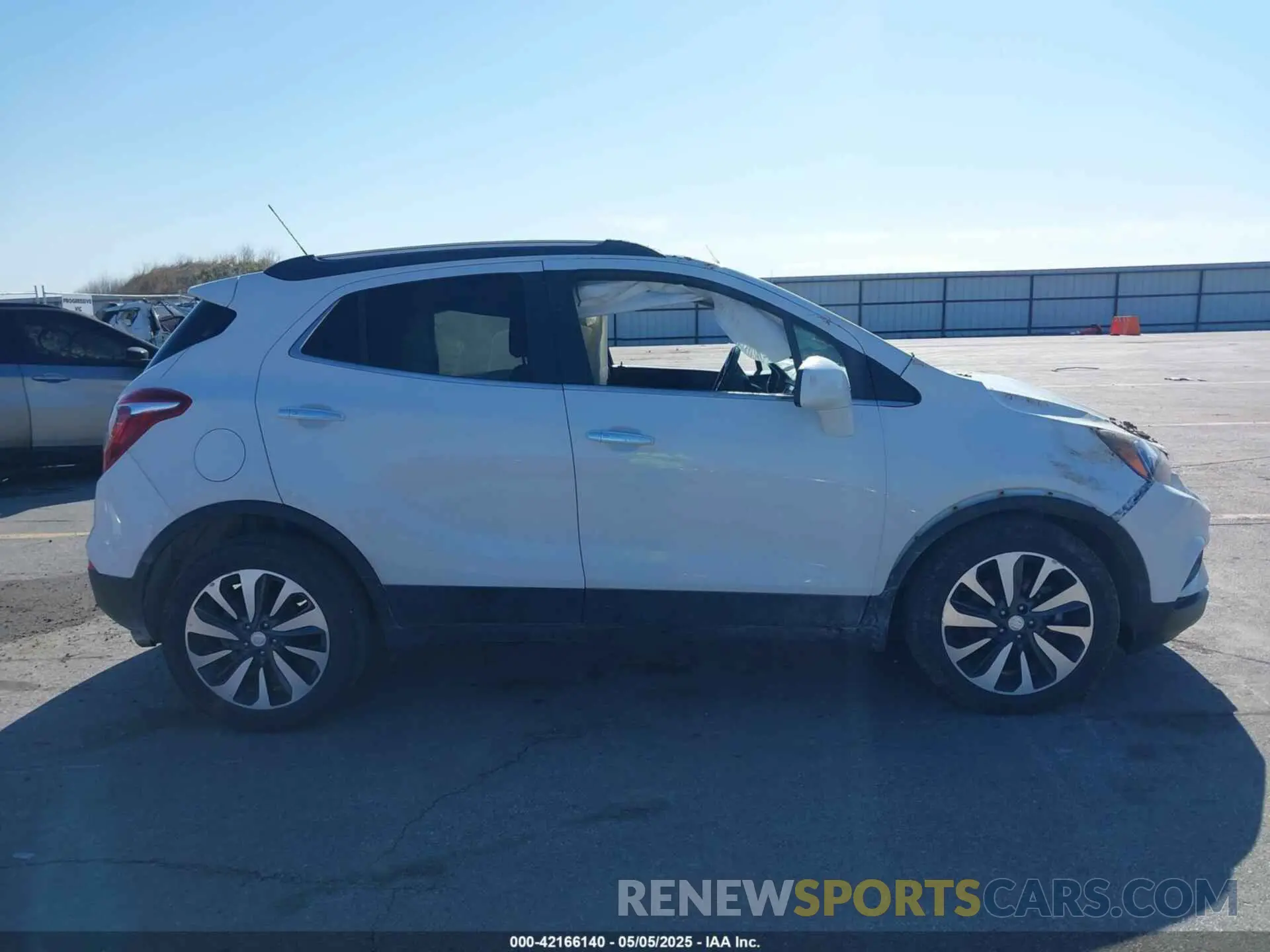 12 fotografías del automóvil dañado KL4CJESM2MB372354 BUICK ENCORE 2021