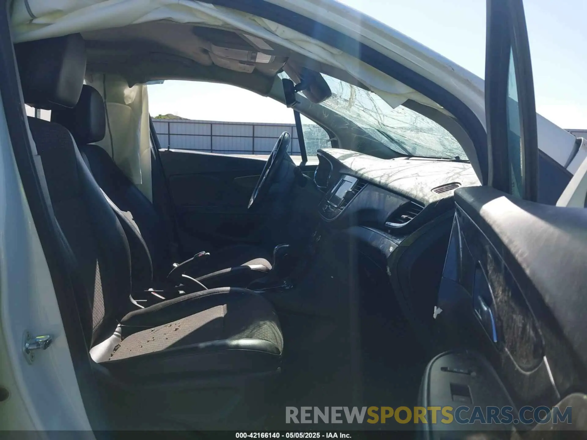 5 fotografías del automóvil dañado KL4CJESM2MB372354 BUICK ENCORE 2021