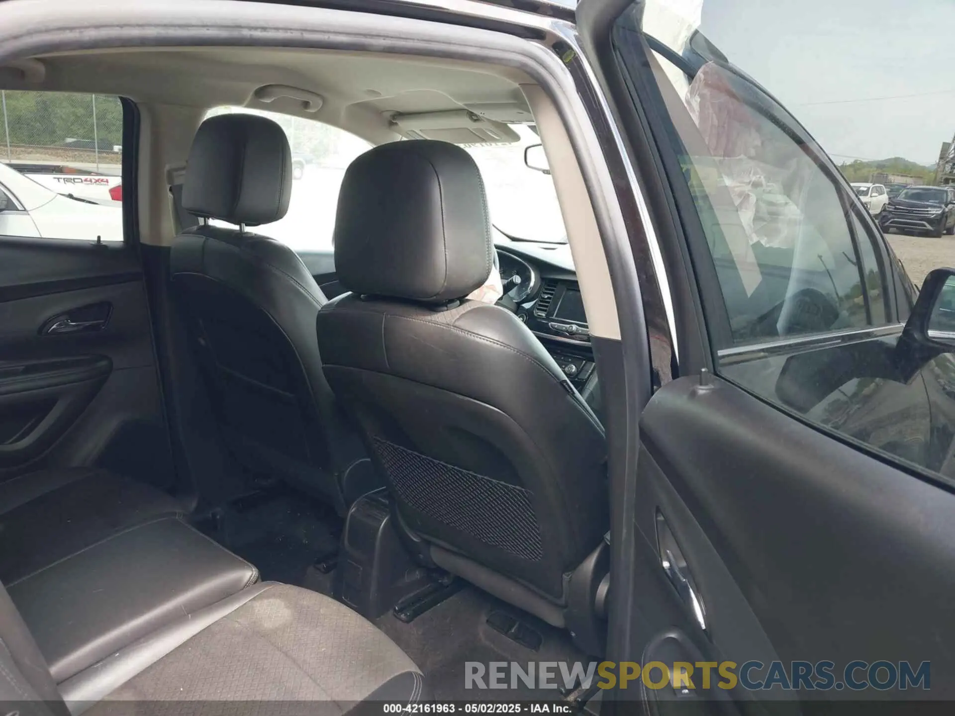 8 fotografías del automóvil dañado KL4CJESM2MB372600 BUICK ENCORE 2021