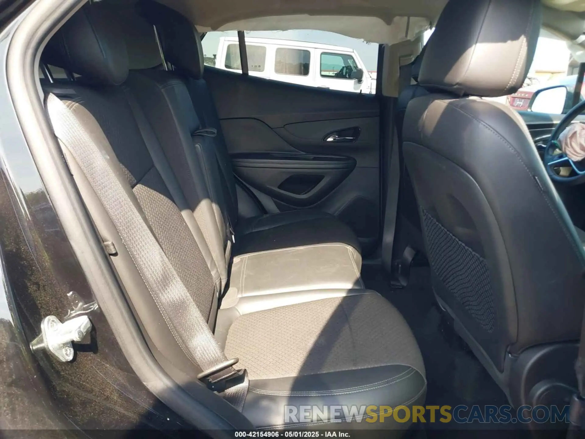 8 fotografías del automóvil dañado KL4CJESM5MB371800 BUICK ENCORE 2021