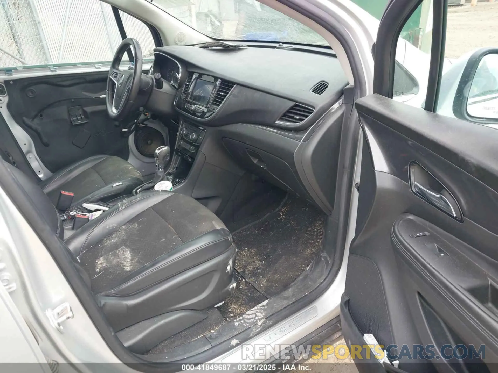 5 fotografías del automóvil dañado KL4CJESM6MB372518 BUICK ENCORE 2021
