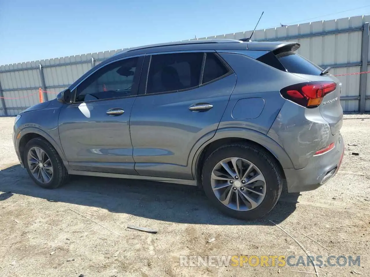 2 fotografías del automóvil dañado KL4MMBS25MB122633 BUICK ENCORE 2021