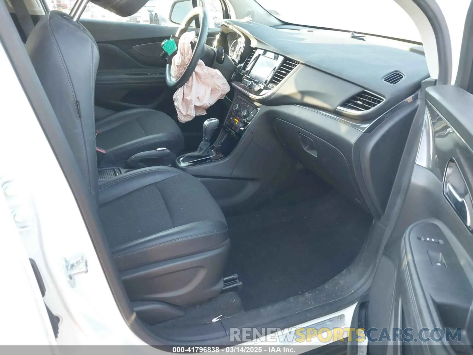5 fotografías del automóvil dañado KL4CJASM4NB551876 BUICK ENCORE 2022