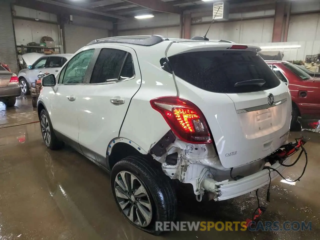2 fotografías del automóvil dañado KL4CJESM3NB522666 BUICK ENCORE 2022
