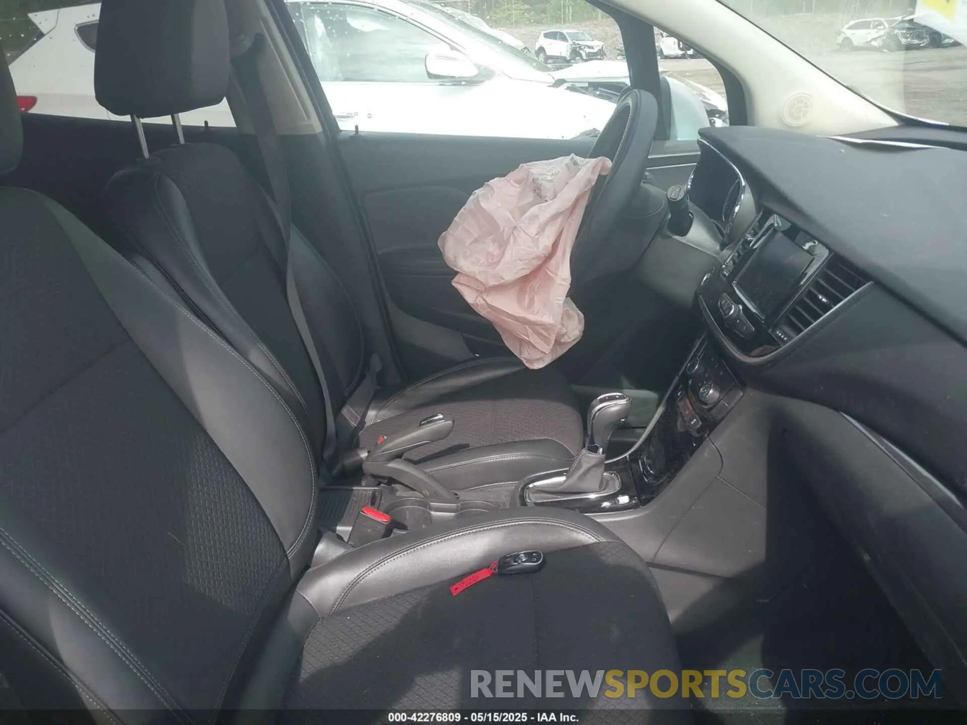 5 fotografías del automóvil dañado KL4CJESM6NB518420 BUICK ENCORE 2022