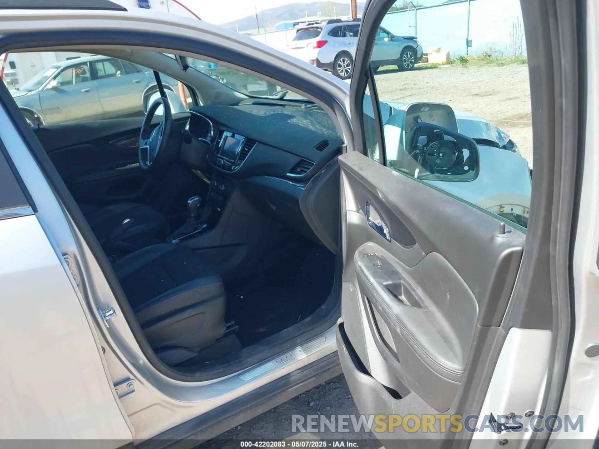 5 fotografías del automóvil dañado KL4CJESM7NB560773 BUICK ENCORE 2022