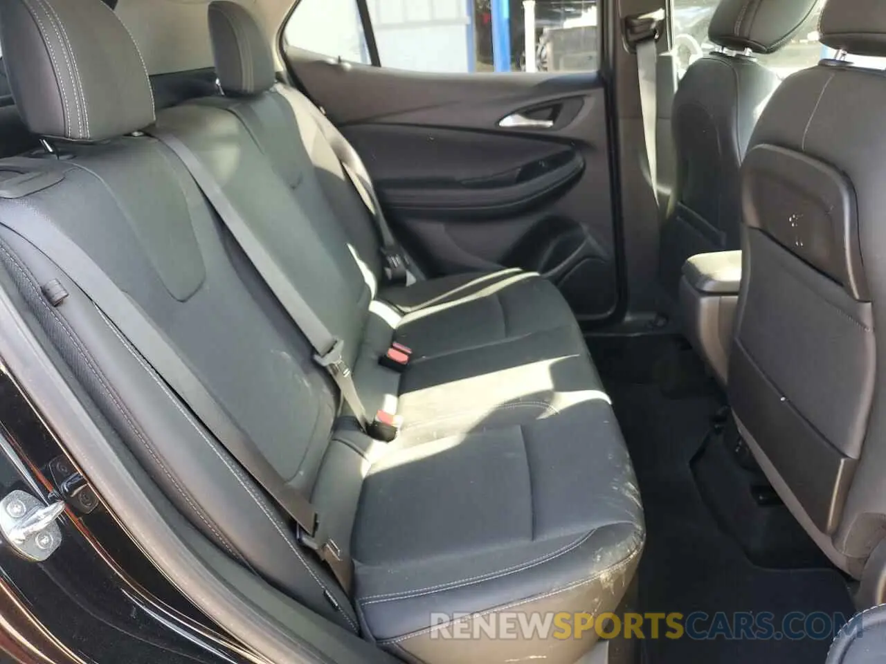 11 fotografías del automóvil dañado KL4MMBS23NB119795 BUICK ENCORE 2022