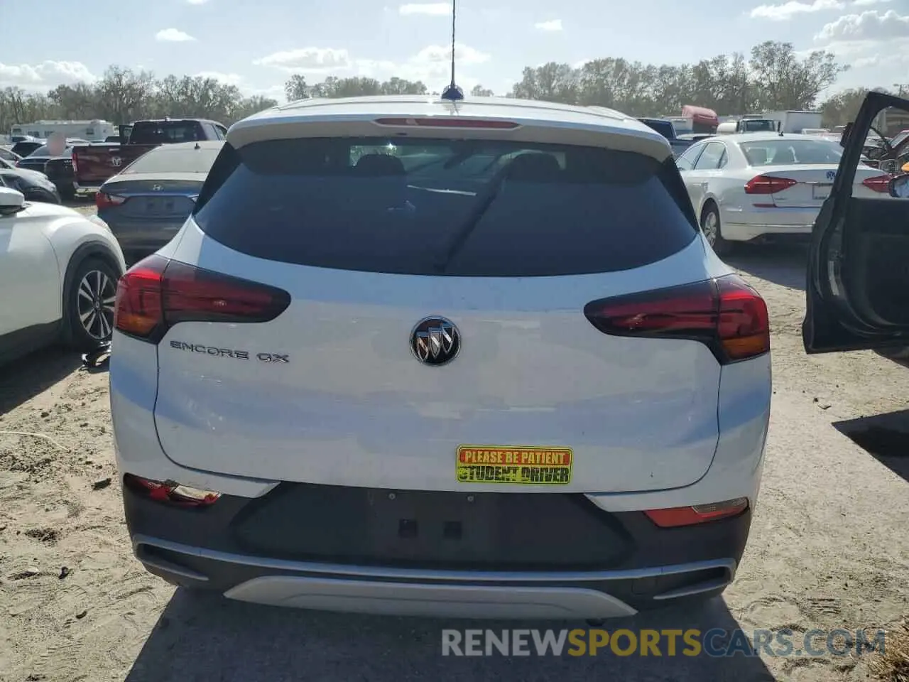 6 fotografías del automóvil dañado KL4MMBS26NB030609 BUICK ENCORE 2022
