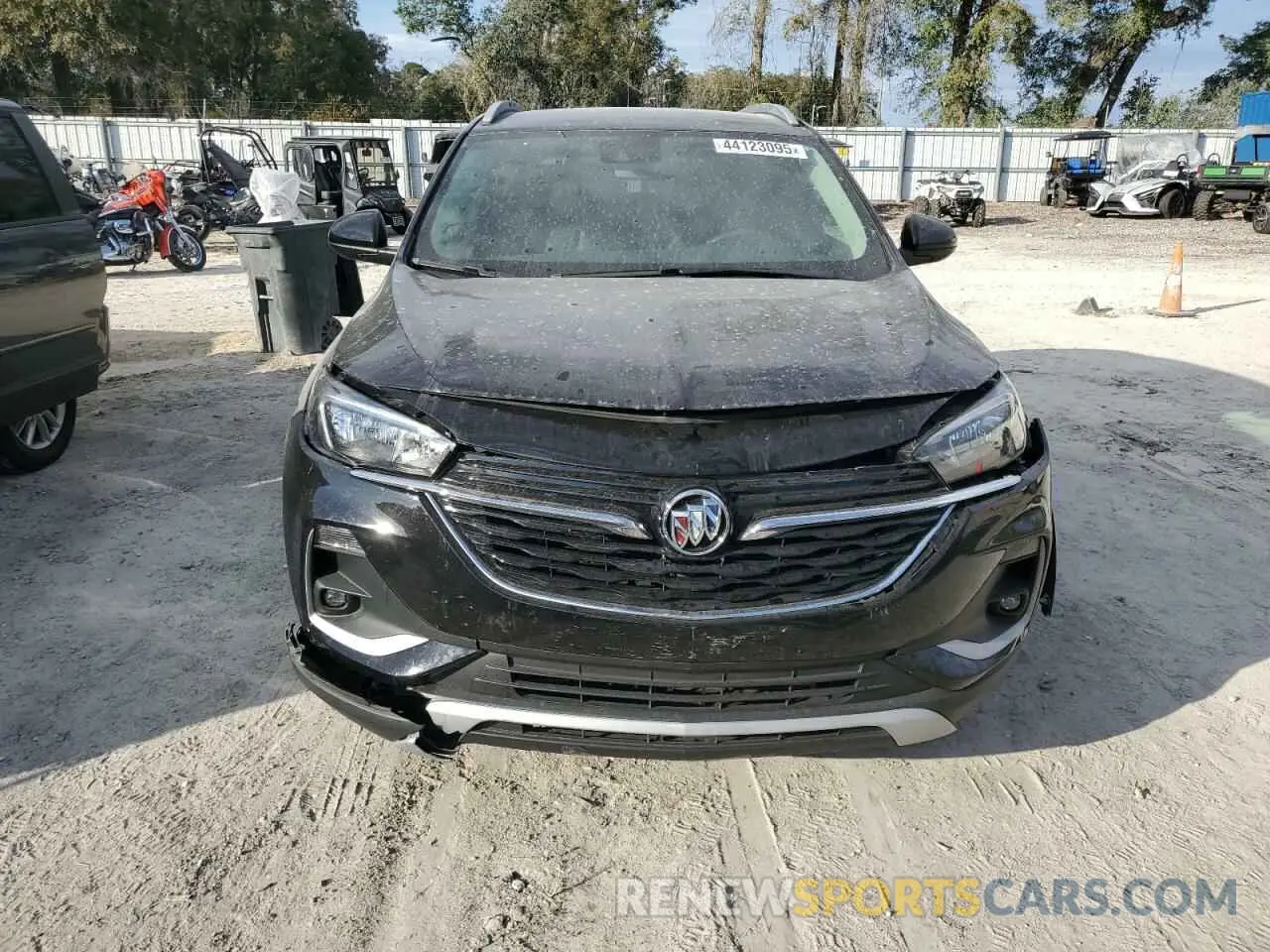 5 fotografías del automóvil dañado KL4MMDSLXNB069854 BUICK ENCORE 2022