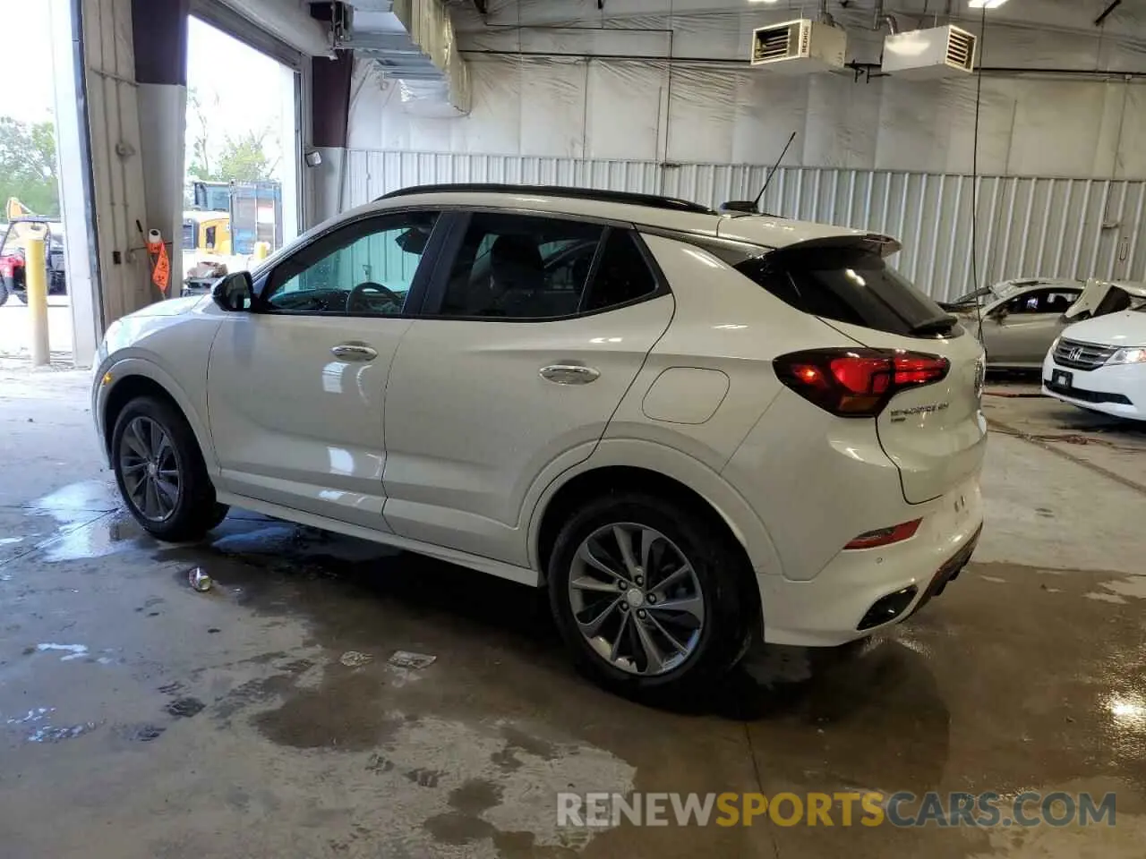 2 fotografías del automóvil dañado KL4MMESL7NB048031 BUICK ENCORE 2022