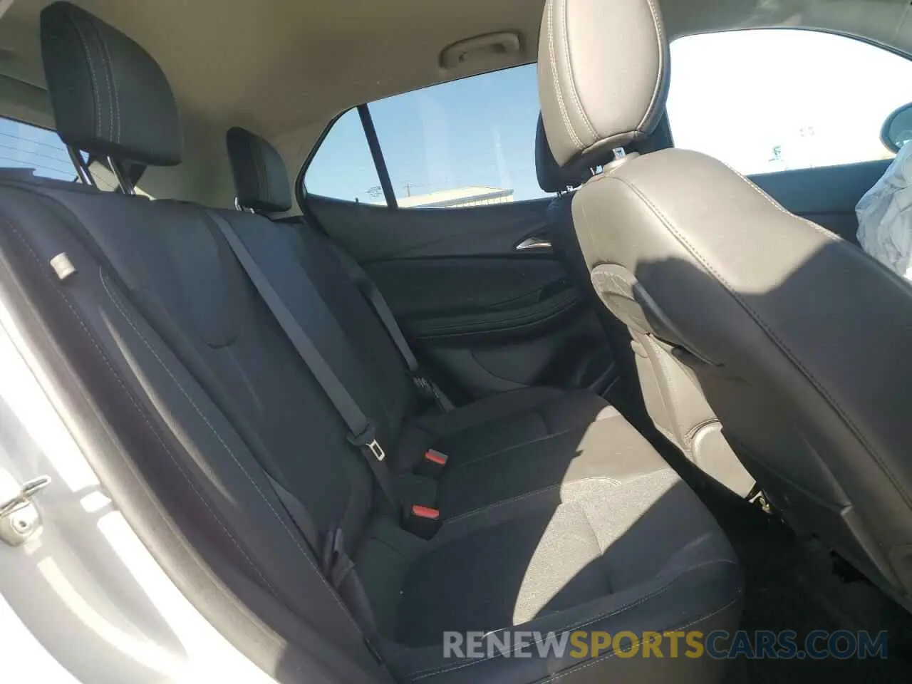 11 fotografías del automóvil dañado KL4MMBS2XPB109350 BUICK ENCORE 2023