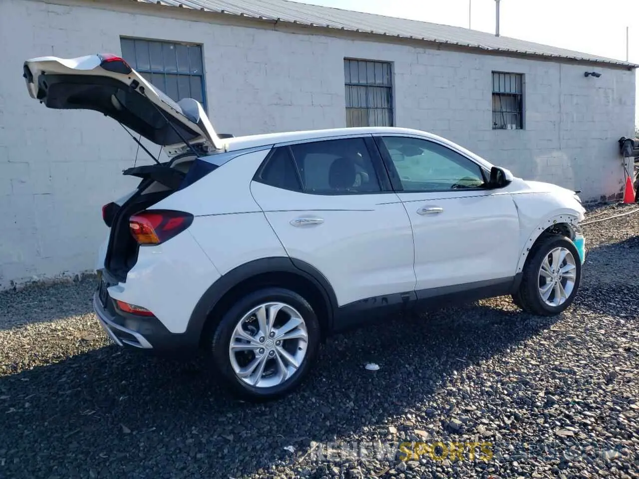 3 fotografías del automóvil dañado KL4MMCSL6PB116438 BUICK ENCORE 2023