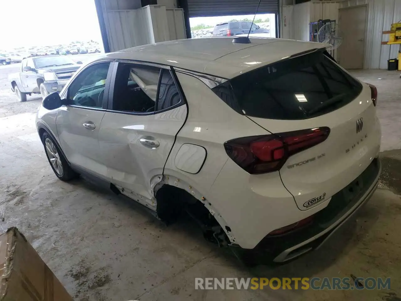 2 fotografías del automóvil dañado KL4AMBS26RB181880 BUICK ENCORE 2024