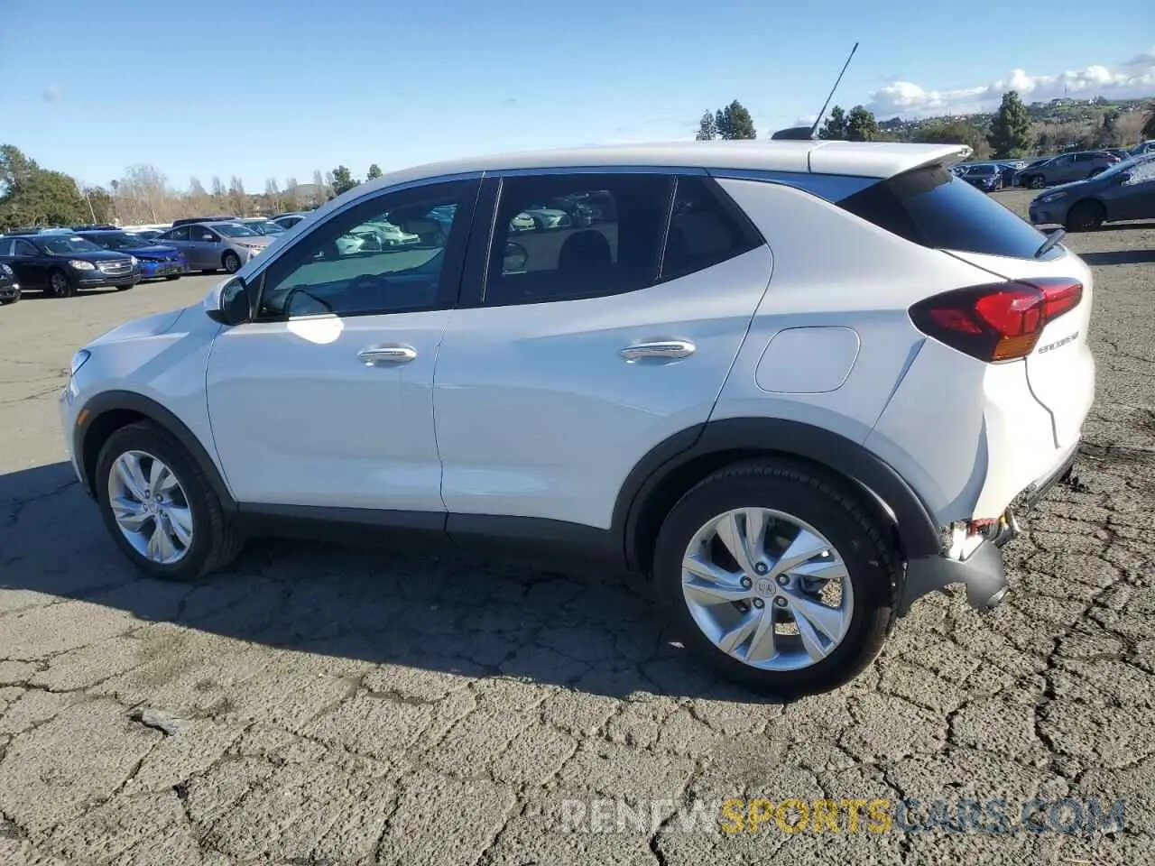 2 fotografías del automóvil dañado KL4AMBS2XRB024286 BUICK ENCORE 2024