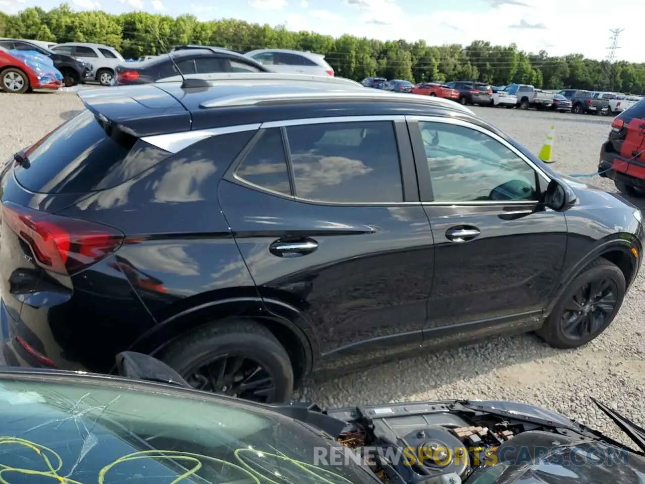 3 fotografías del automóvil dañado KL4AMDSL2RB003887 BUICK ENCORE 2024