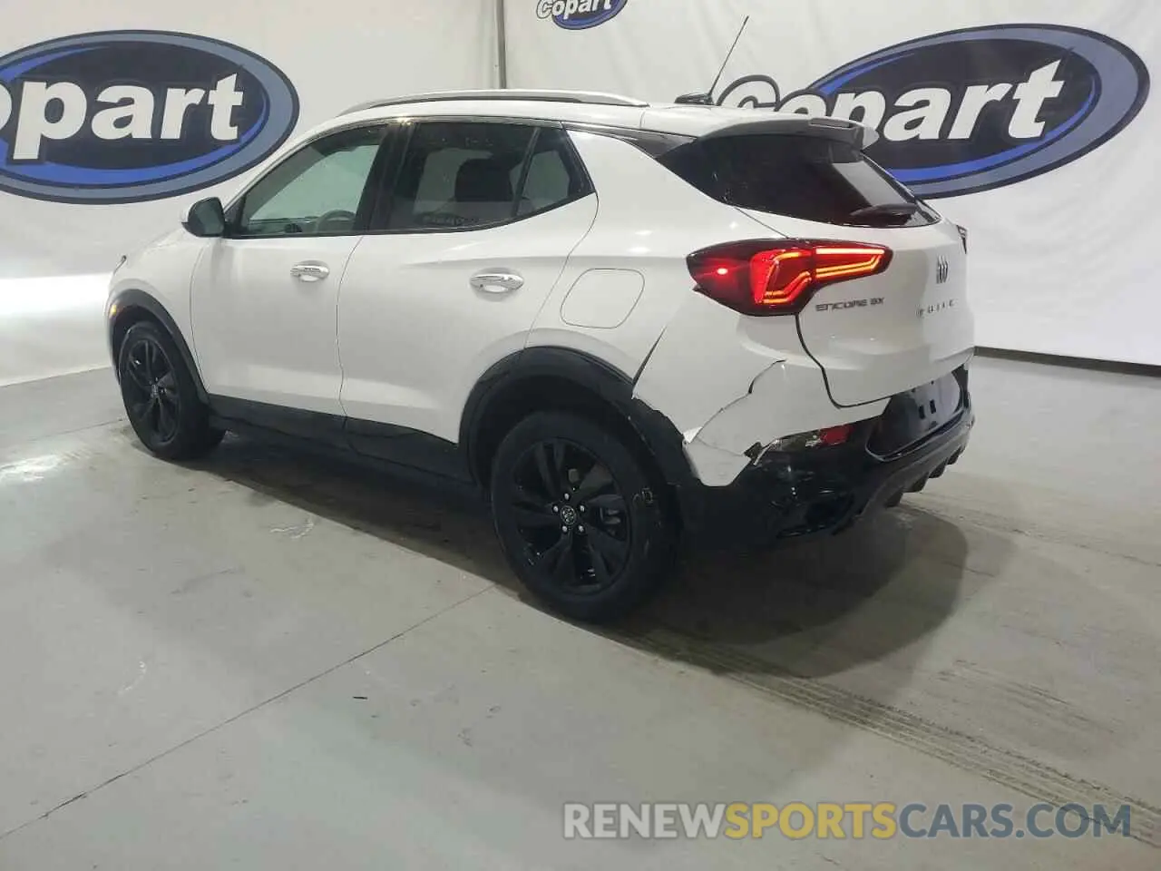 2 fotografías del automóvil dañado KL4AMDSL4RB186841 BUICK ENCORE 2024