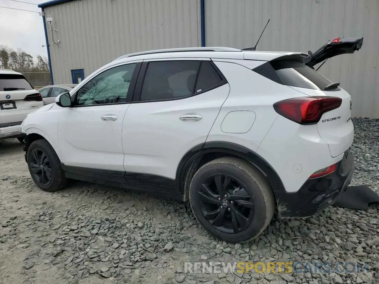 2 fotografías del automóvil dañado KL4AMDSL8RB182582 BUICK ENCORE 2024