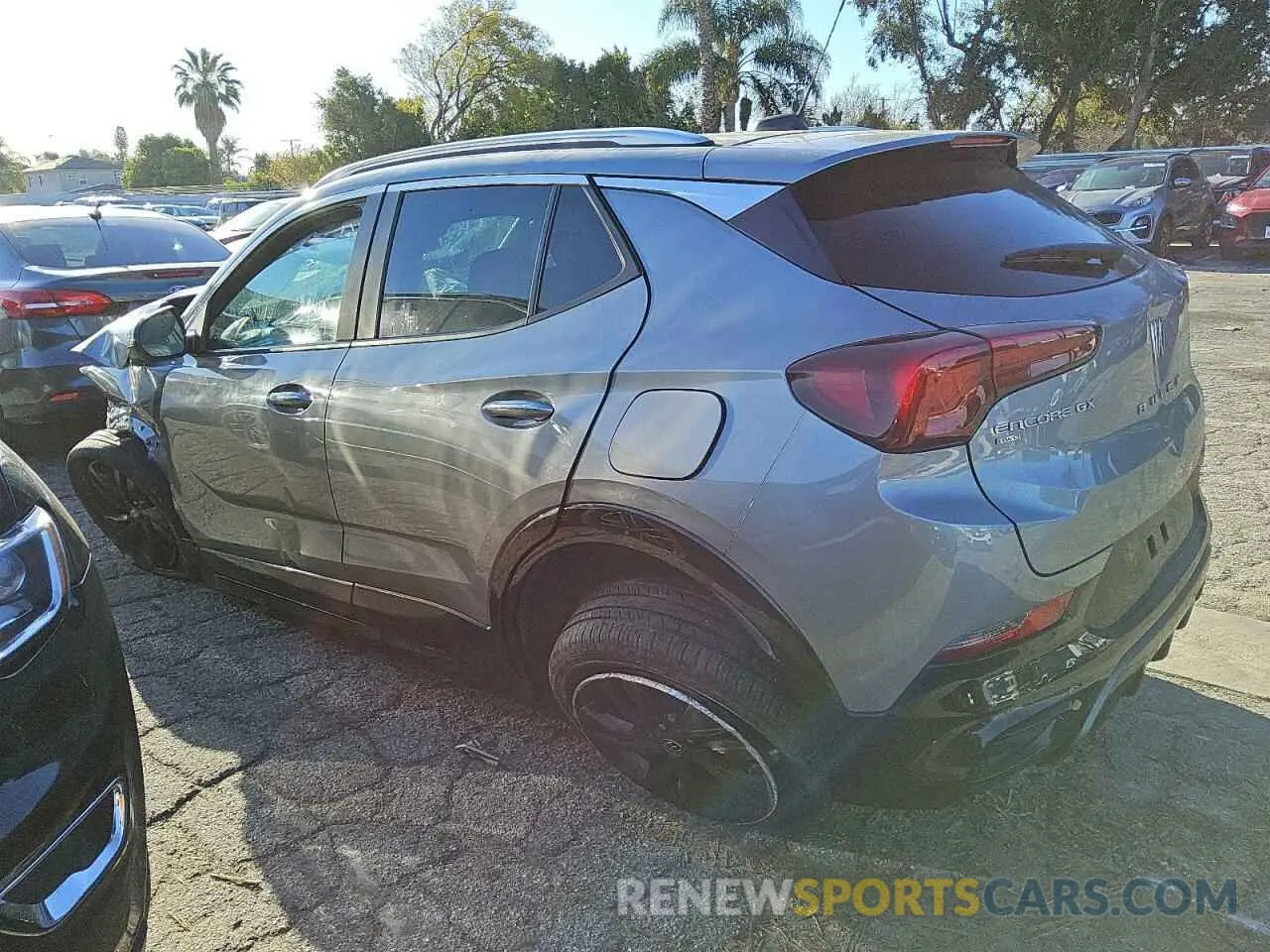 2 fotografías del automóvil dañado KL4AMESL2RB113618 BUICK ENCORE 2024