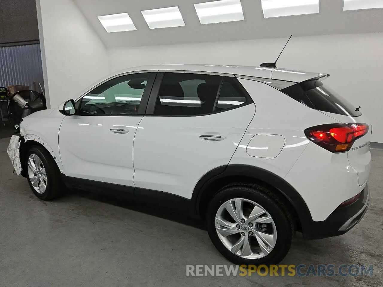 2 fotografías del automóvil dañado KL4AMBSL3SB132120 BUICK ENCORE 2025